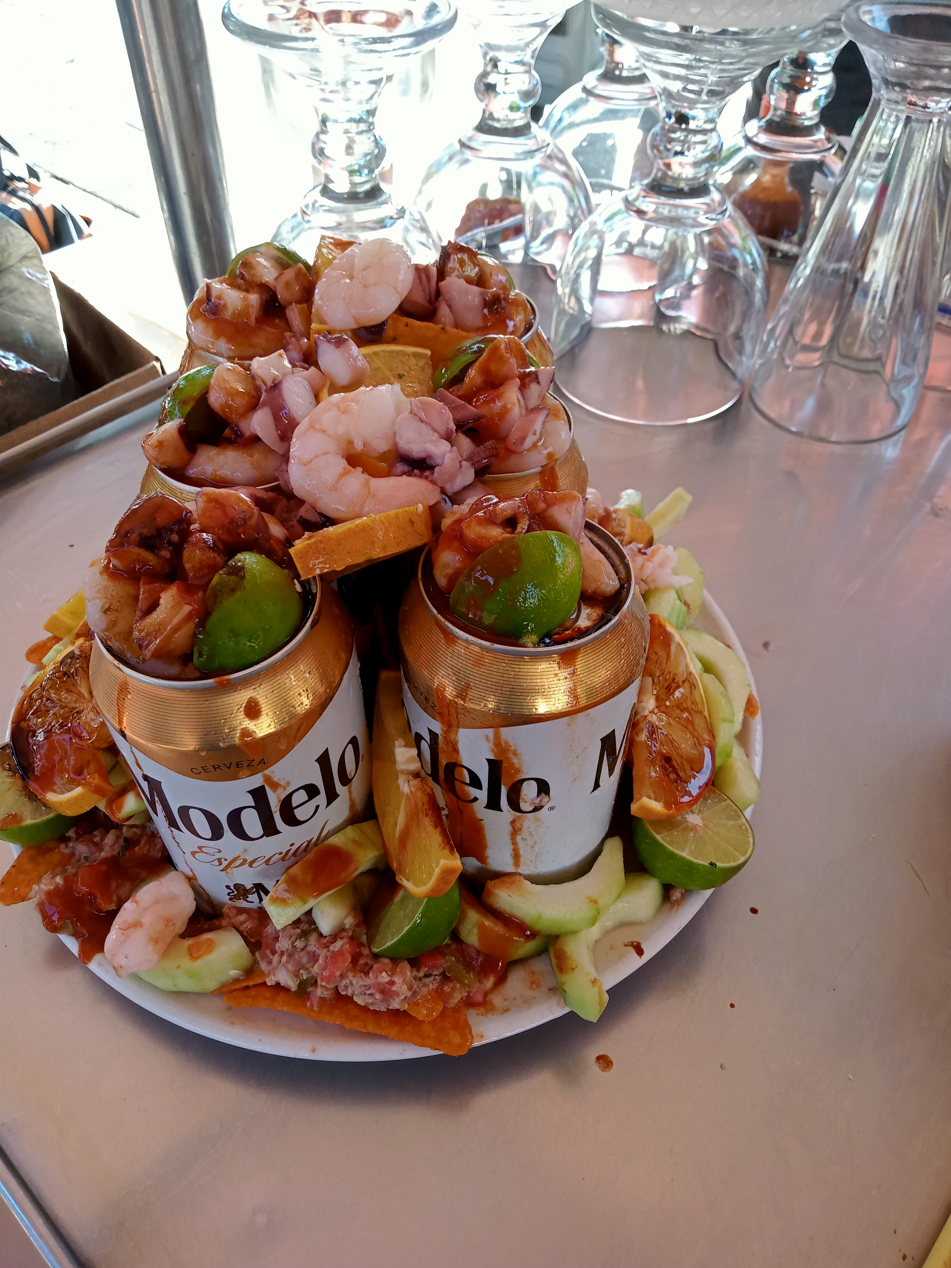 Mariscos sobre ruedas El Compa Gorras image 1