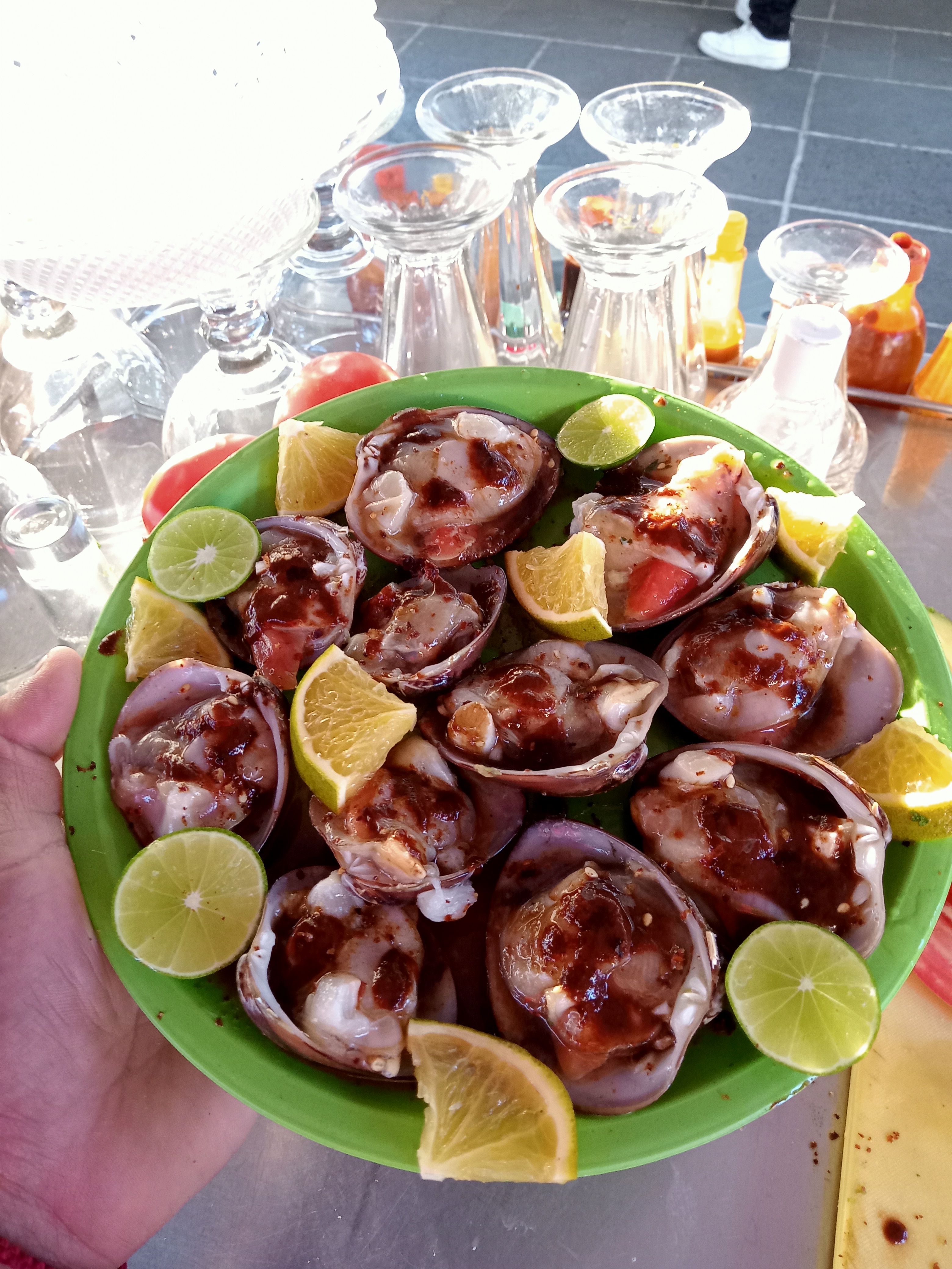 Mariscos sobre ruedas El Compa Gorras image 4