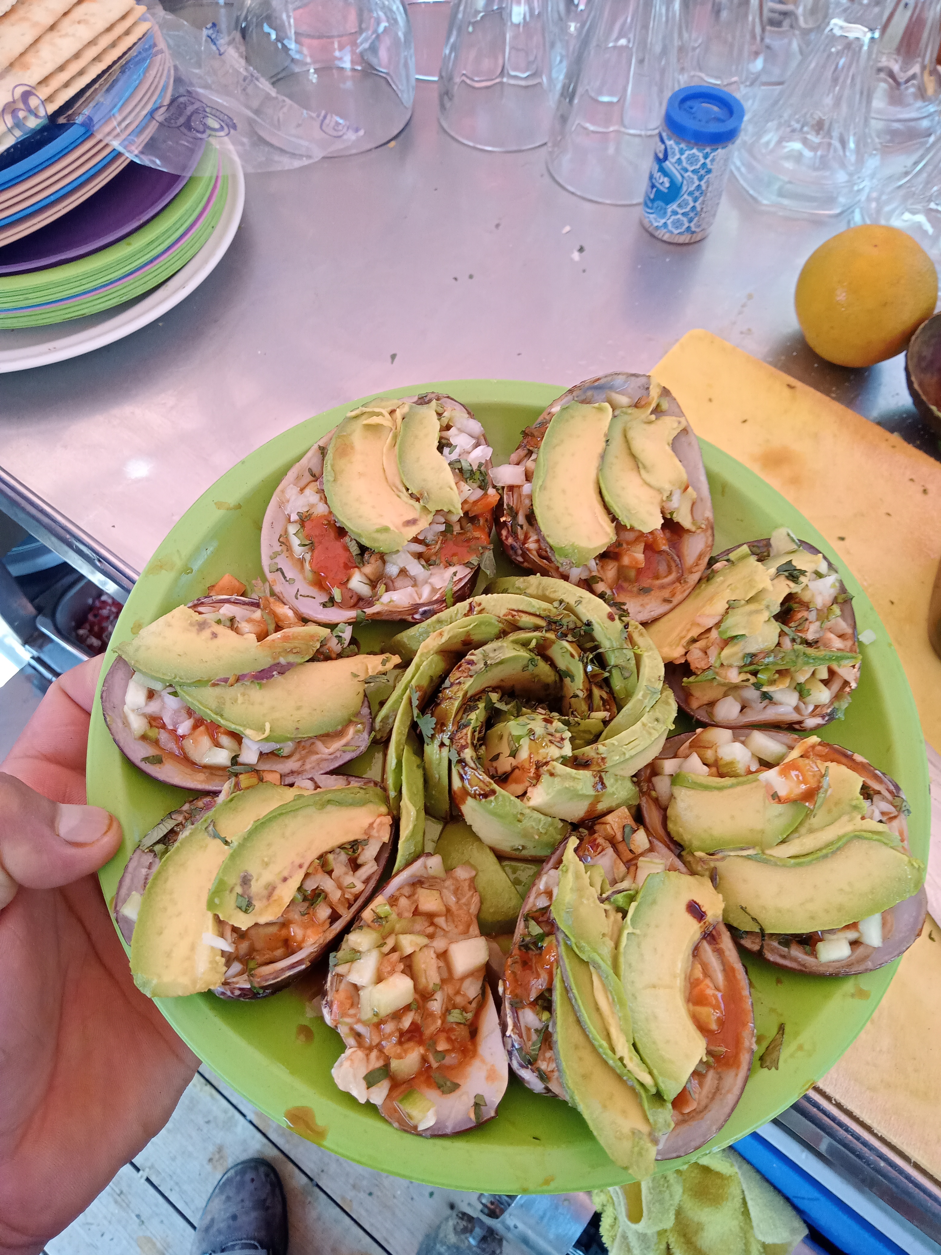 Mariscos sobre ruedas El Compa Gorras image 5