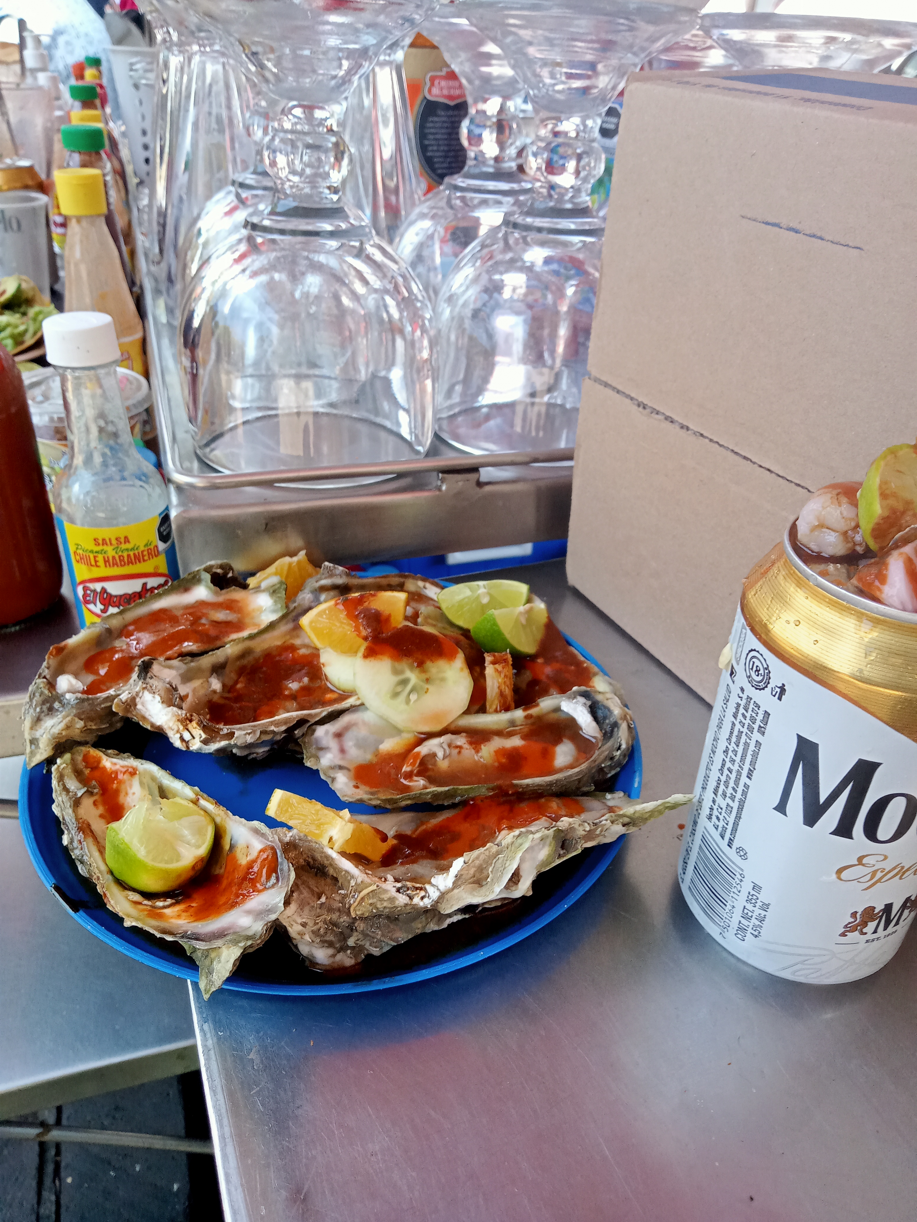 Mariscos sobre ruedas El Compa Gorras image 9