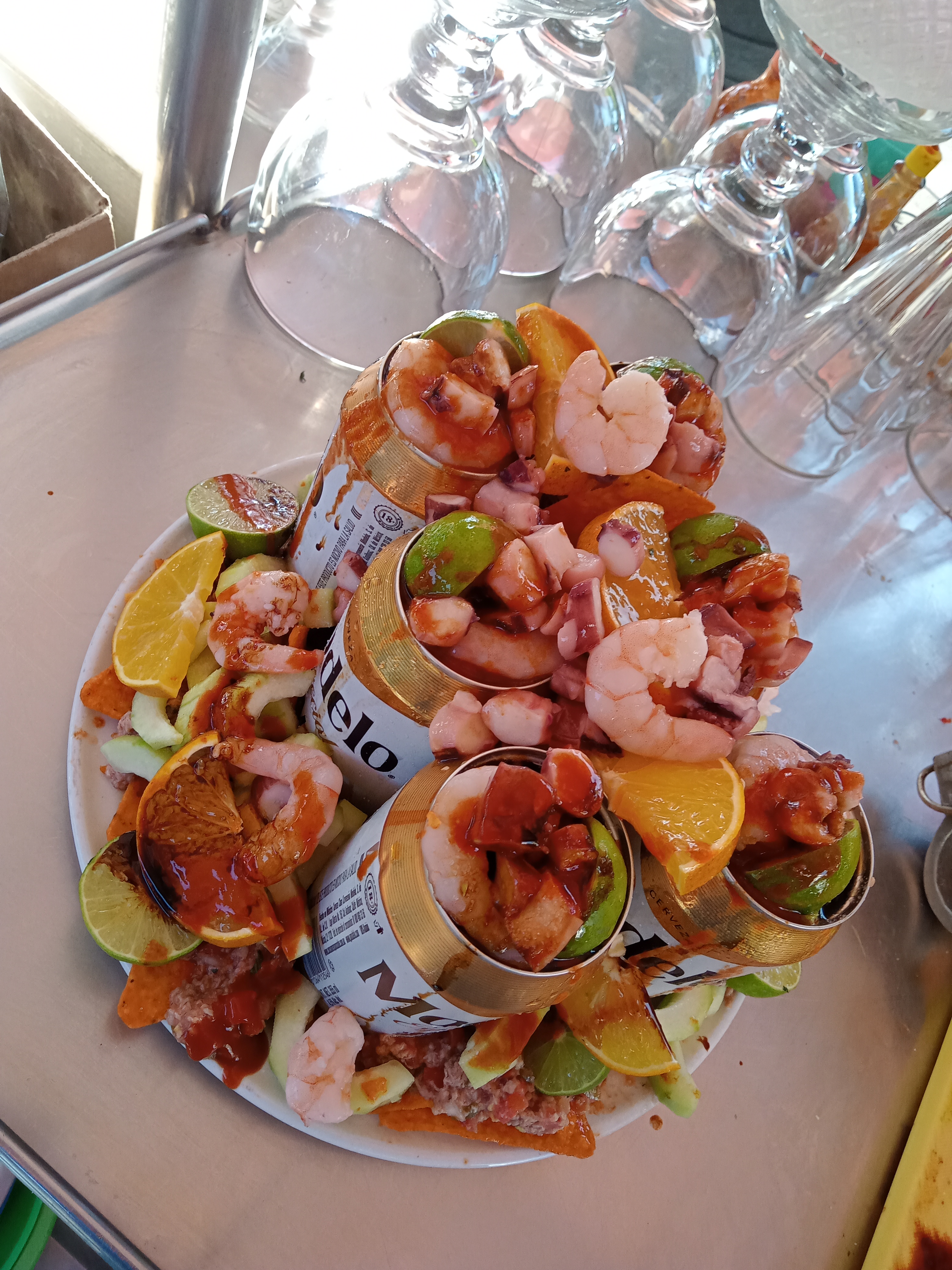 Mariscos sobre ruedas El Compa Gorras image 10