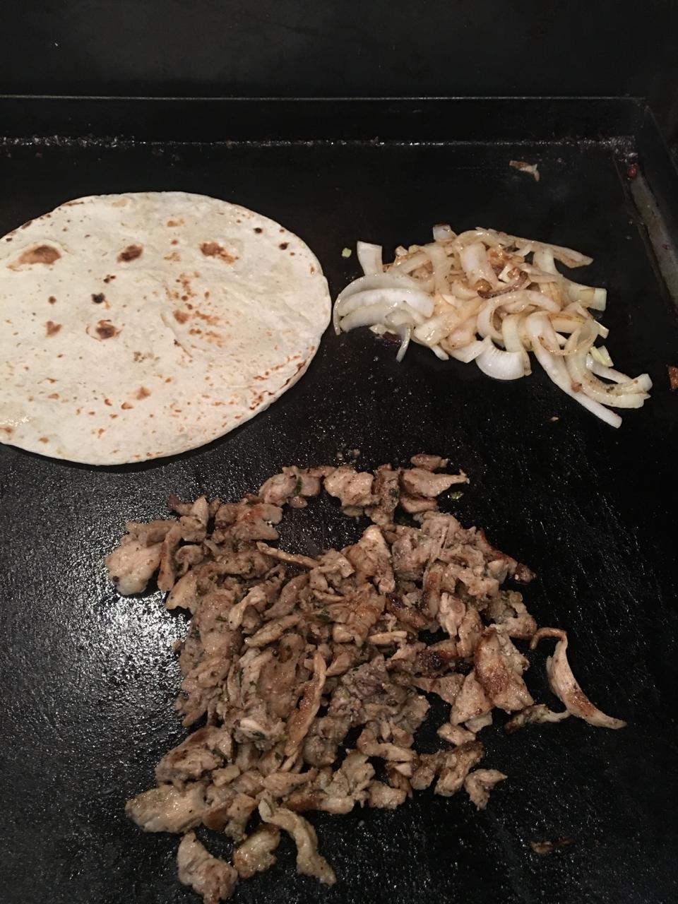 TAKOS LICHA Y CHUY image 5