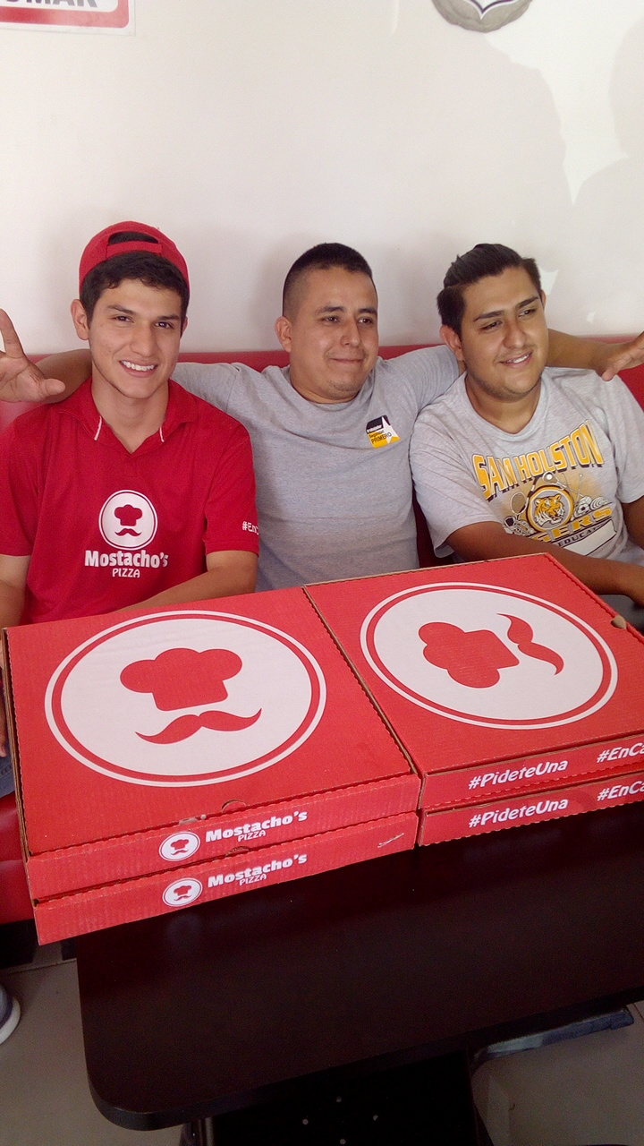 Mostachos pizza Sabinas image 6
