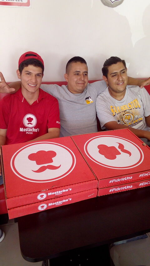 Mostachos pizza Sabinas image 6
