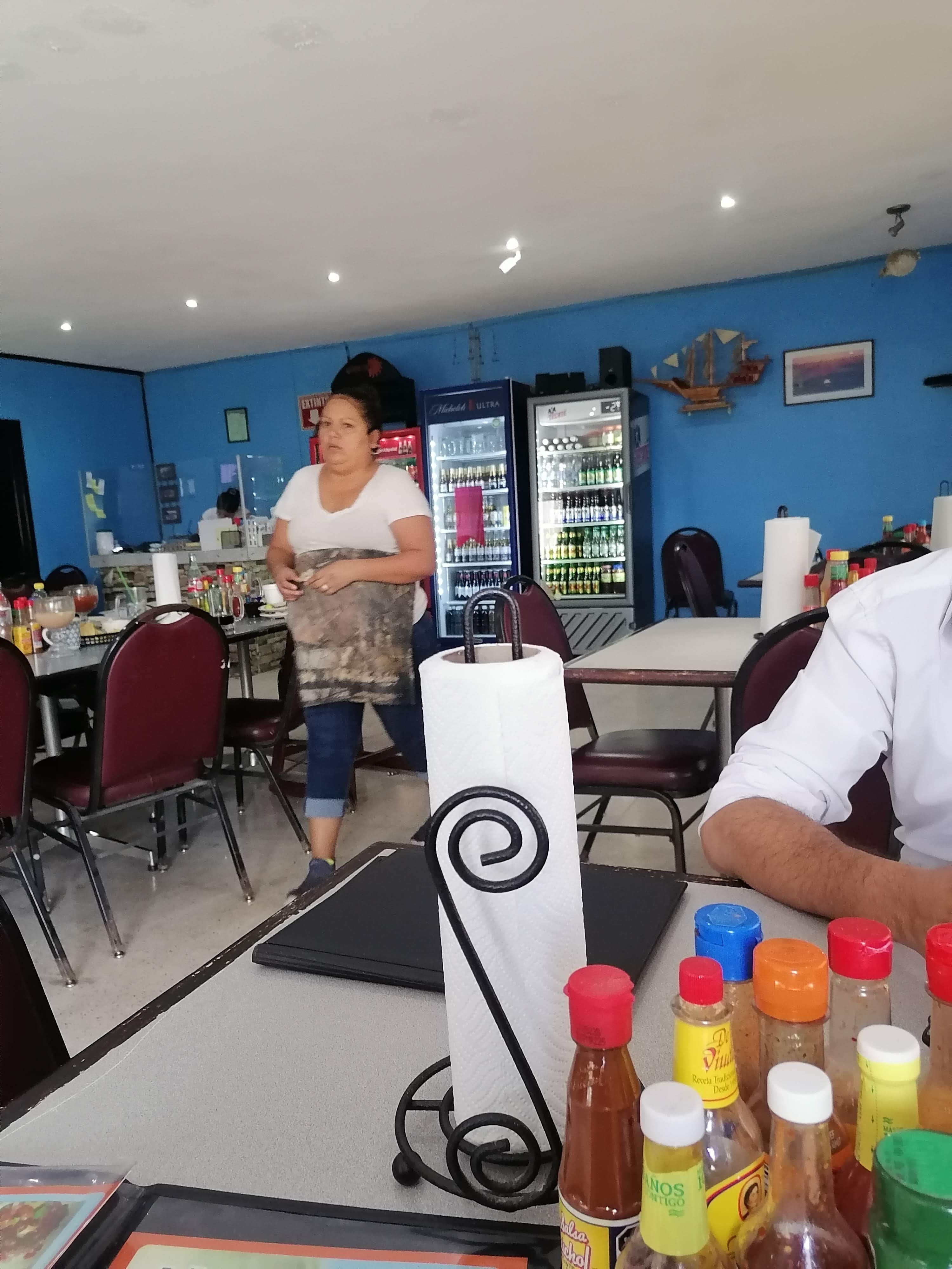 Pelicanos Restaurant image 9