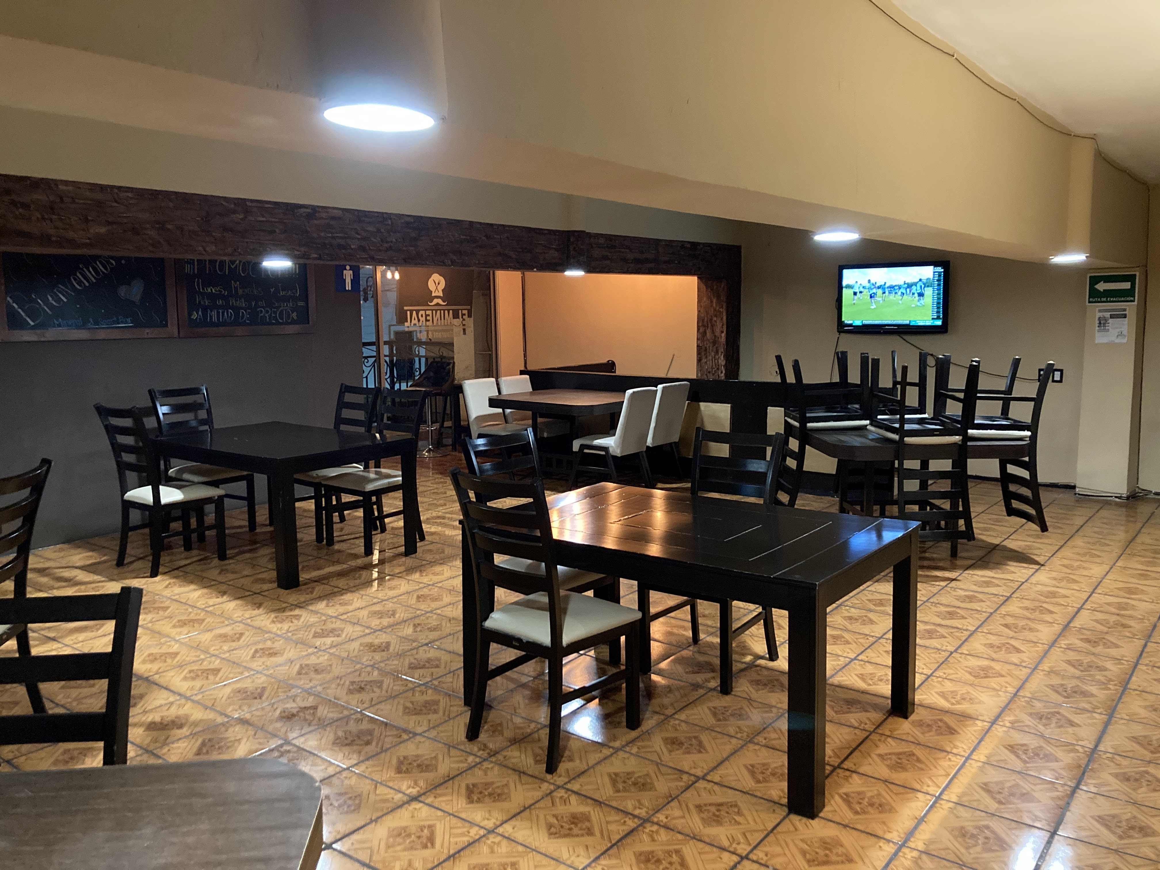 EL MINERAL RESTAURANT & BAR image 3