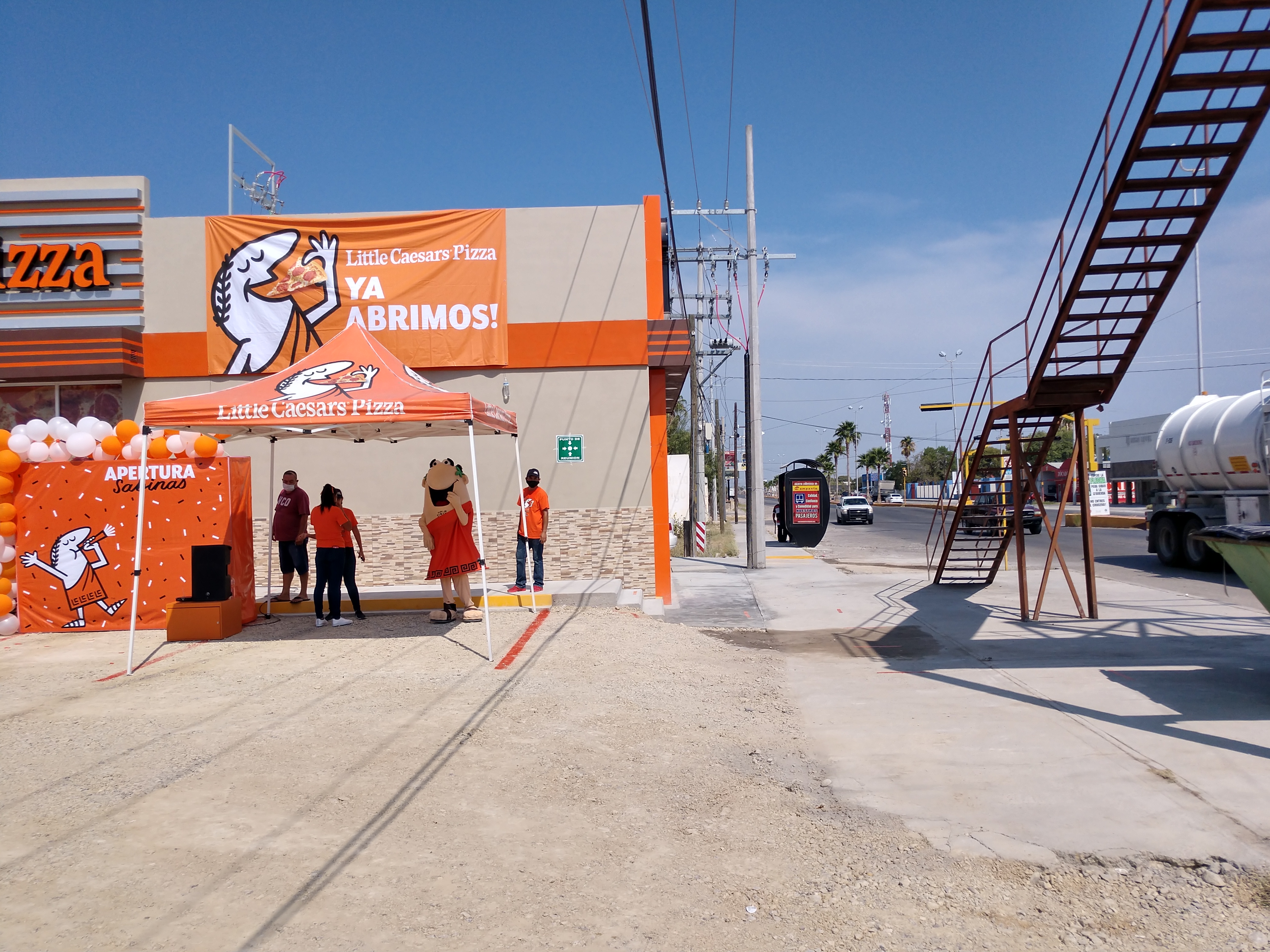 Little Caesars Sabinas image 7