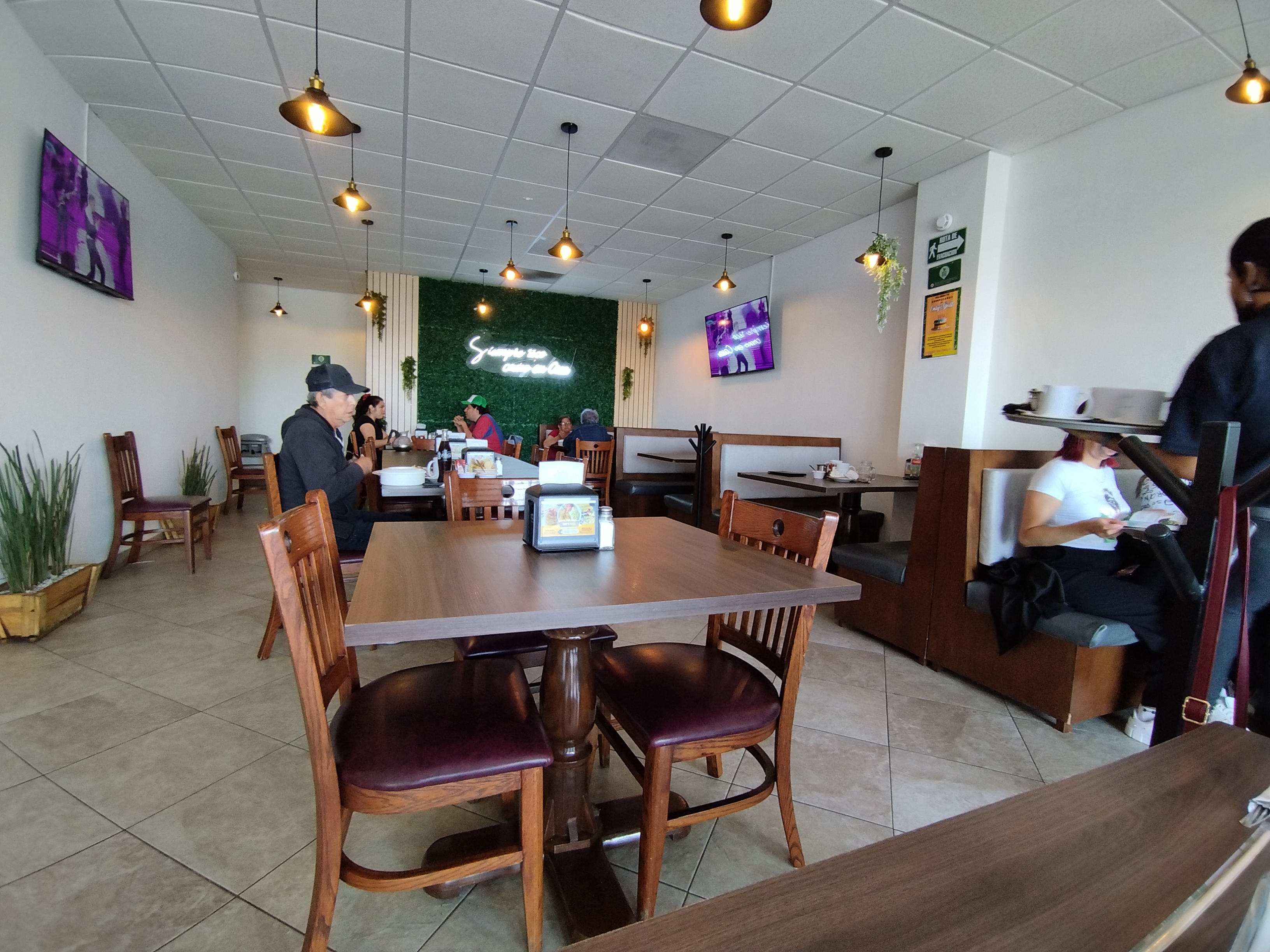 Laly's Restaurante - Eloy Cavazos image 6