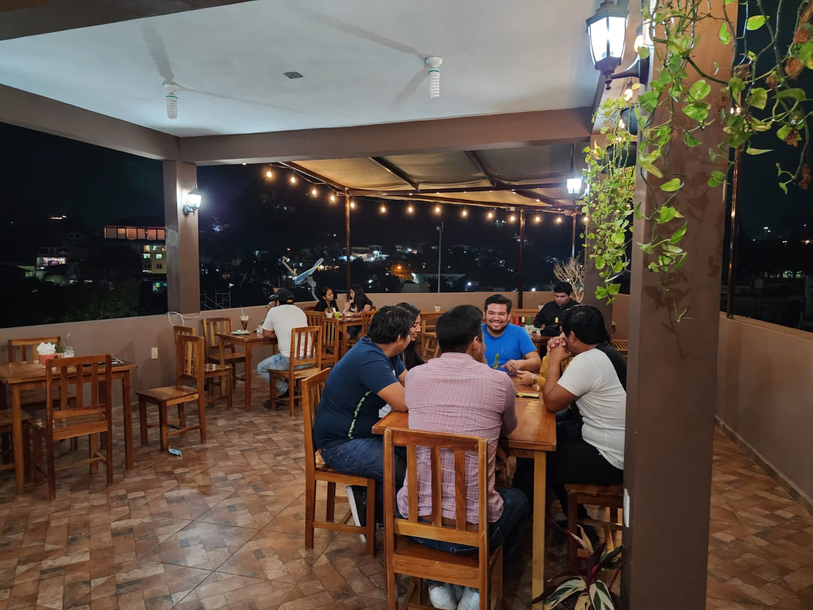 GARES cafe, bar & cocina image 4