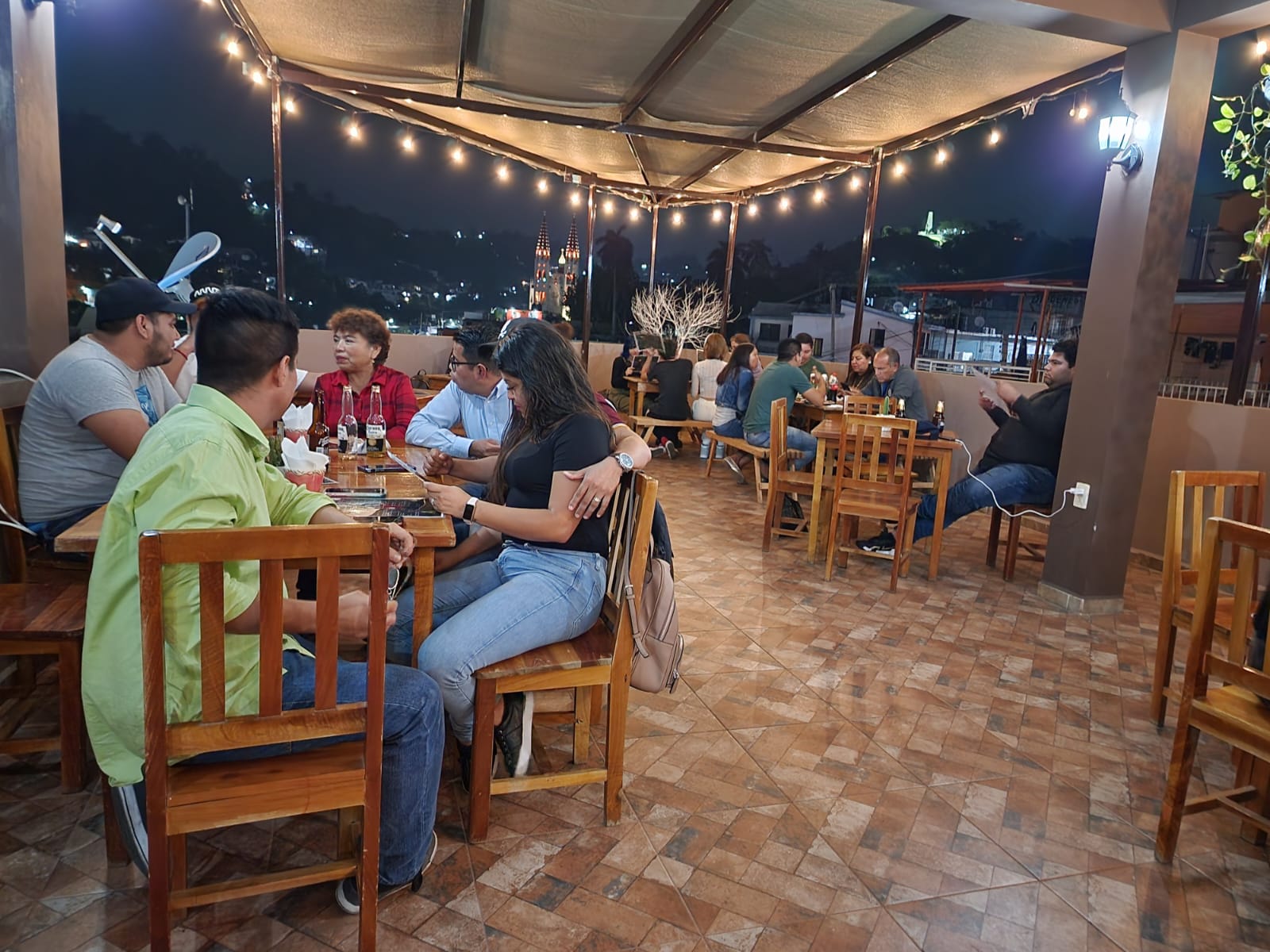 GARES cafe, bar & cocina image 7