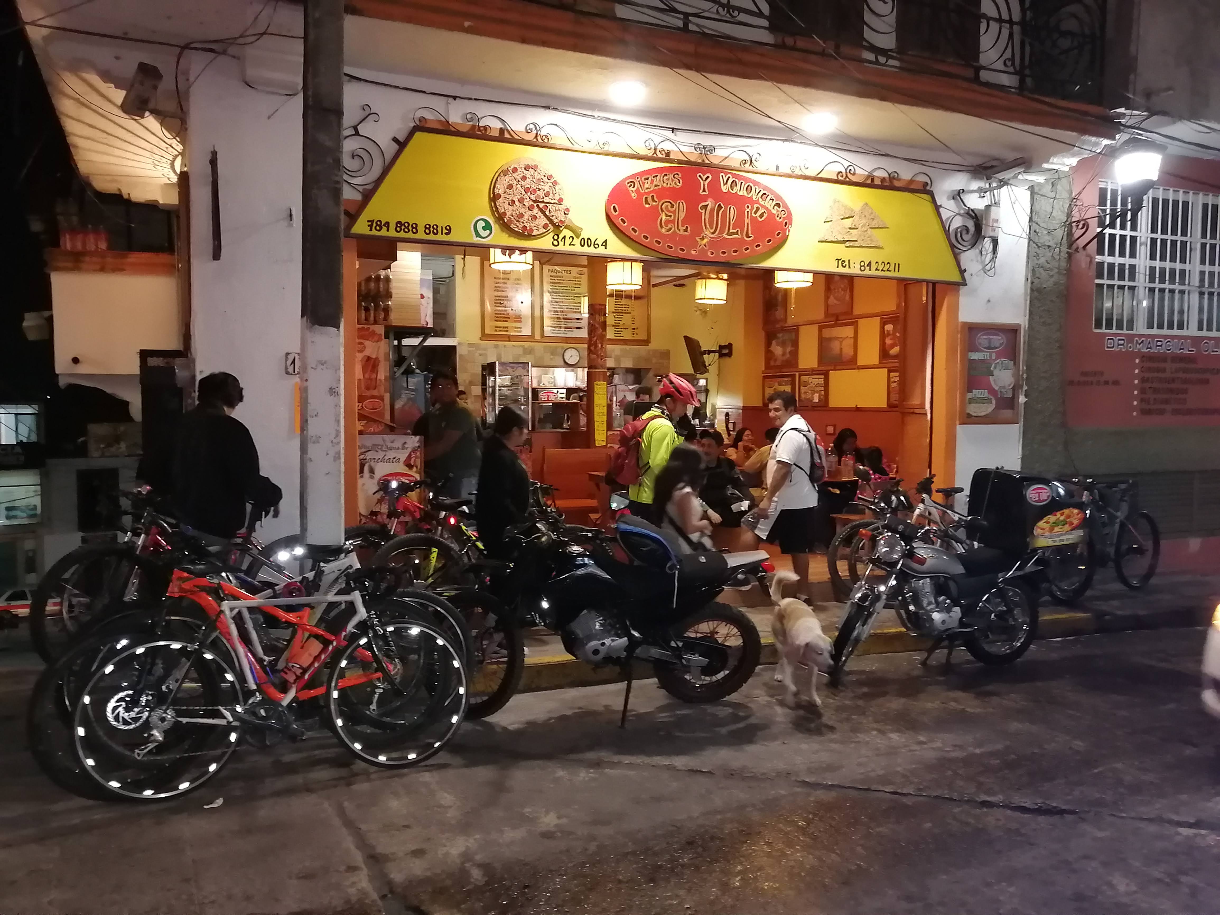 Pizzas y Volovanes El Uli Sucursal Centro image 7