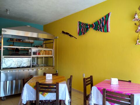 Tortas y antojitos México Lindo image 3