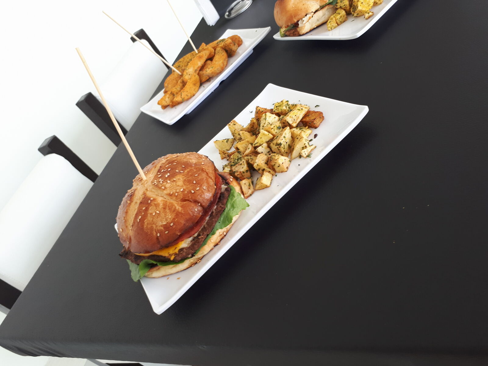 pug's wings & burguers image 5