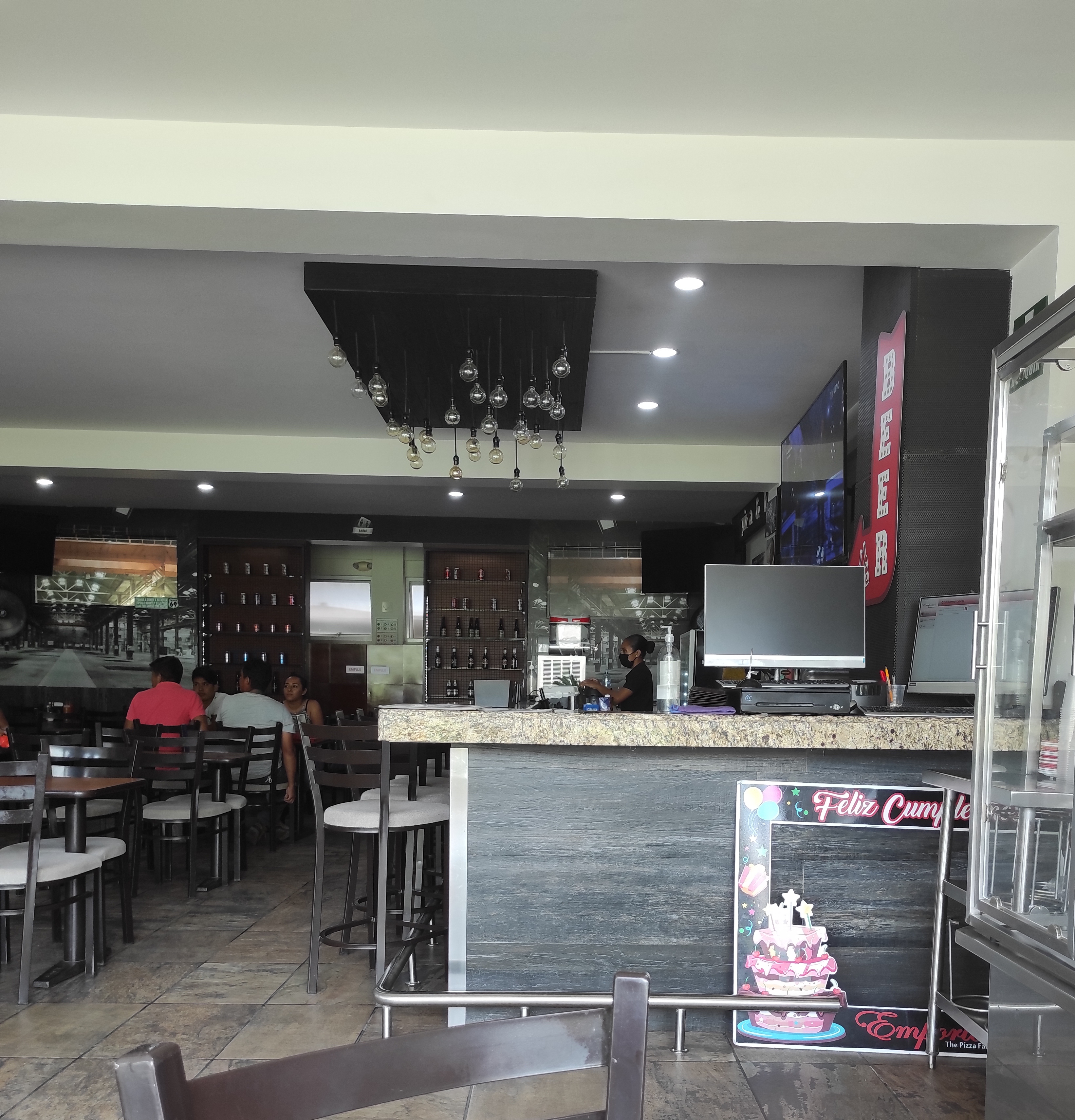 Emporios Pizza sucursal centro image 7