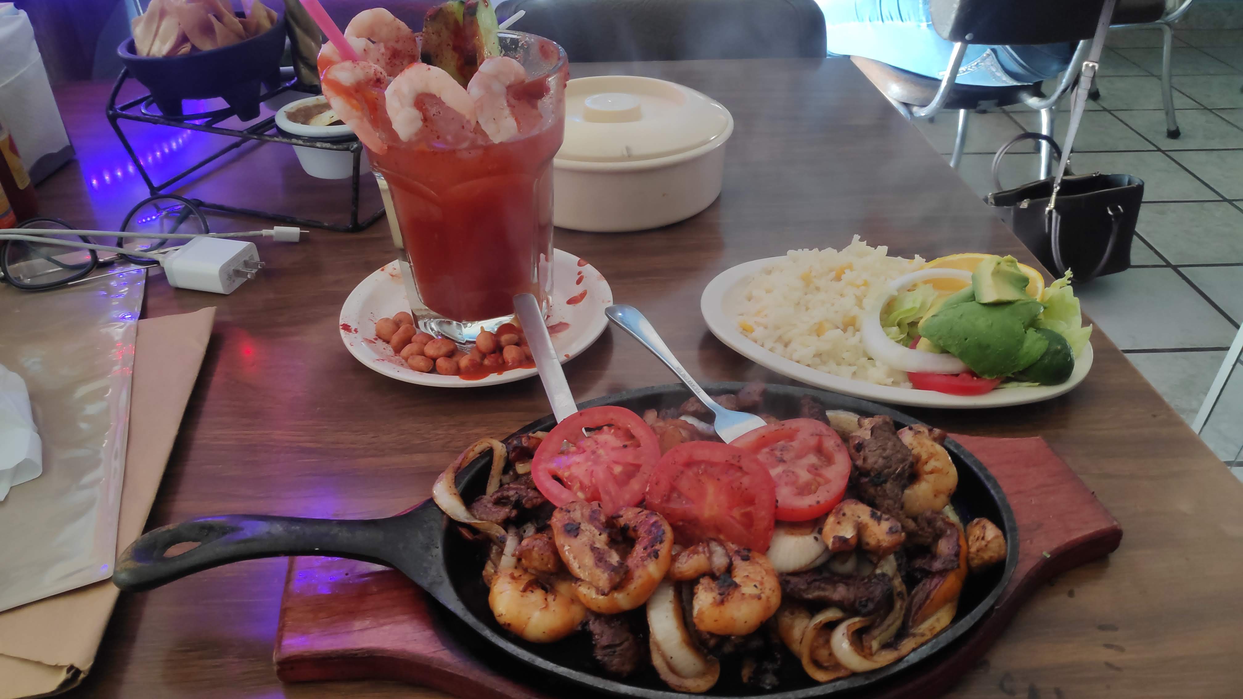 Restaurant Bar y Mariscos “LA OLA” image 1