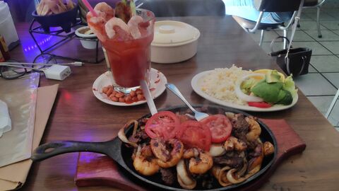 Restaurant Bar y Mariscos “LA OLA” image 1