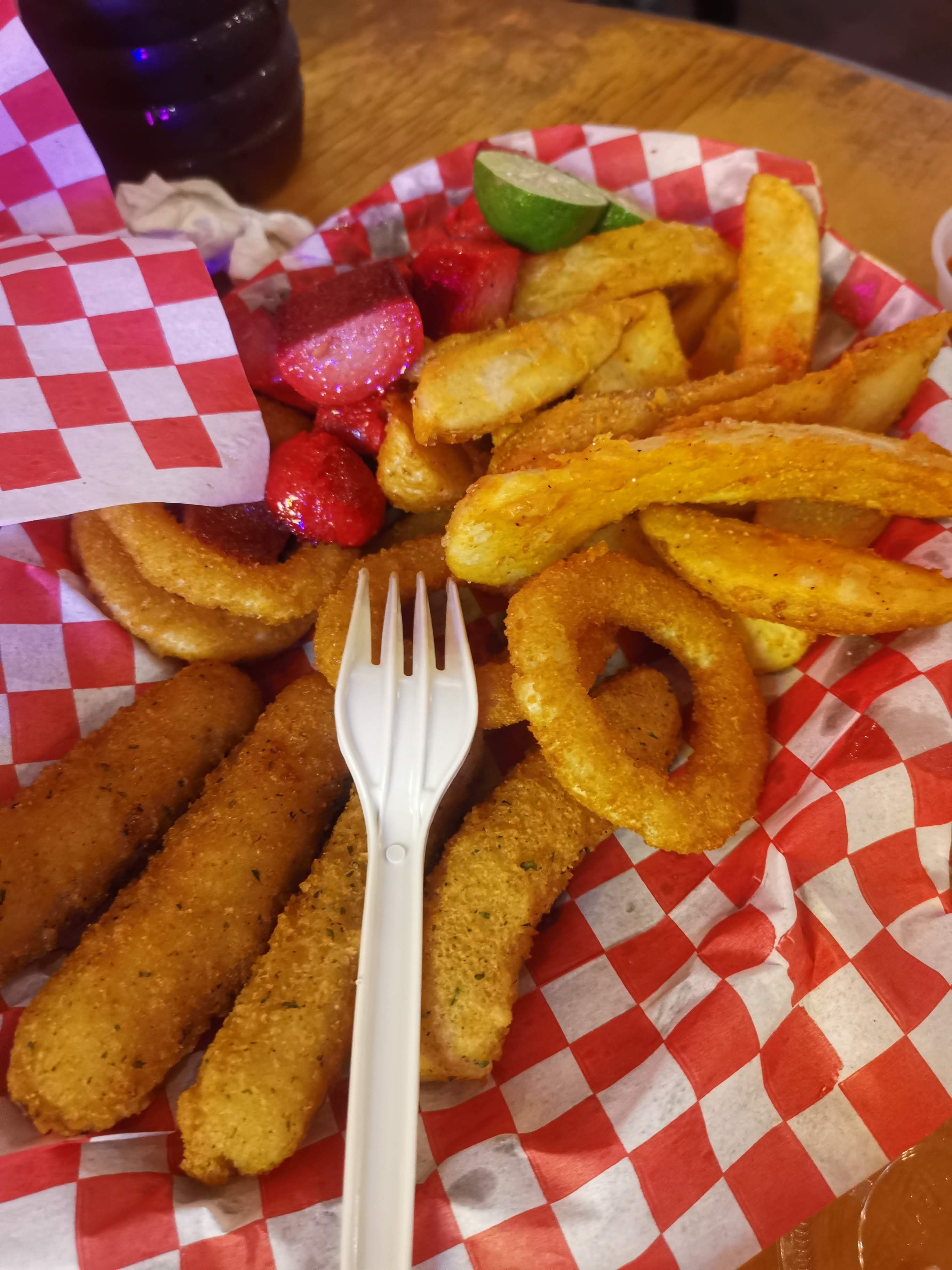 GUZMAN'S WINGS & SNACKS image 4