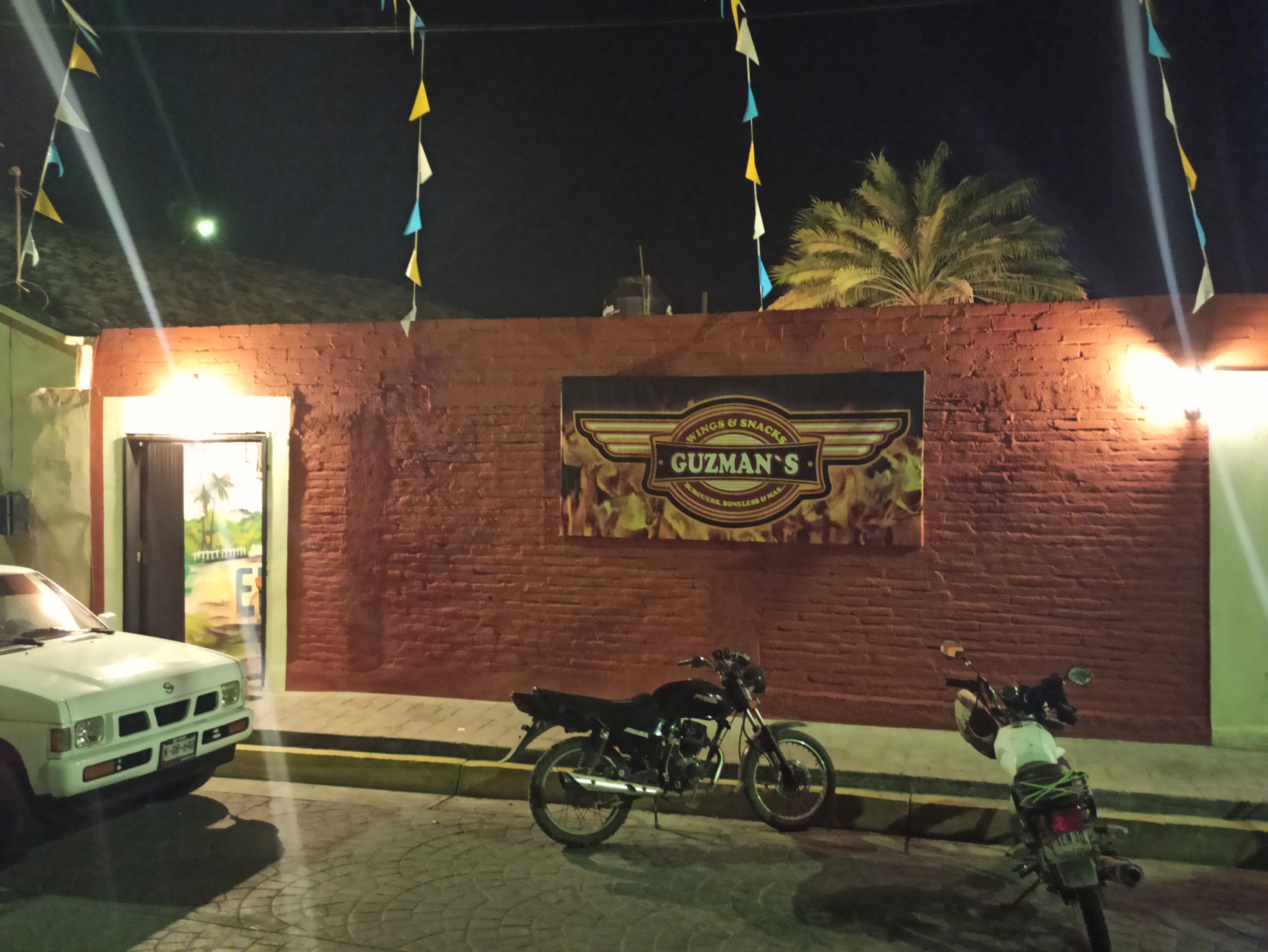 GUZMAN'S WINGS & SNACKS image 5