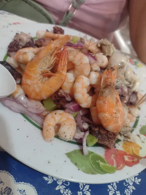 Mariscos el Güero “Pecas” image 4