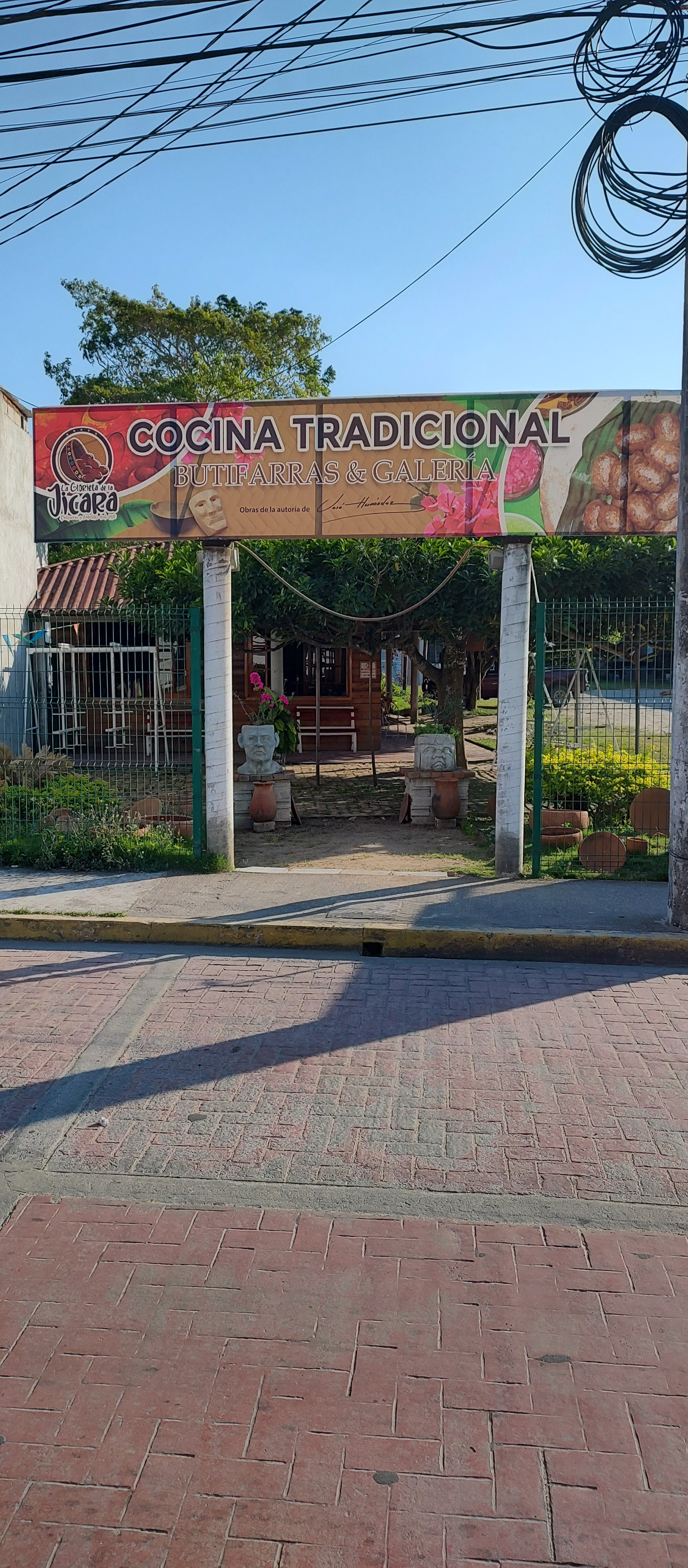 Cocina Tradicional Butifarras y Galería "La Glorieta de la Jícara" image 1