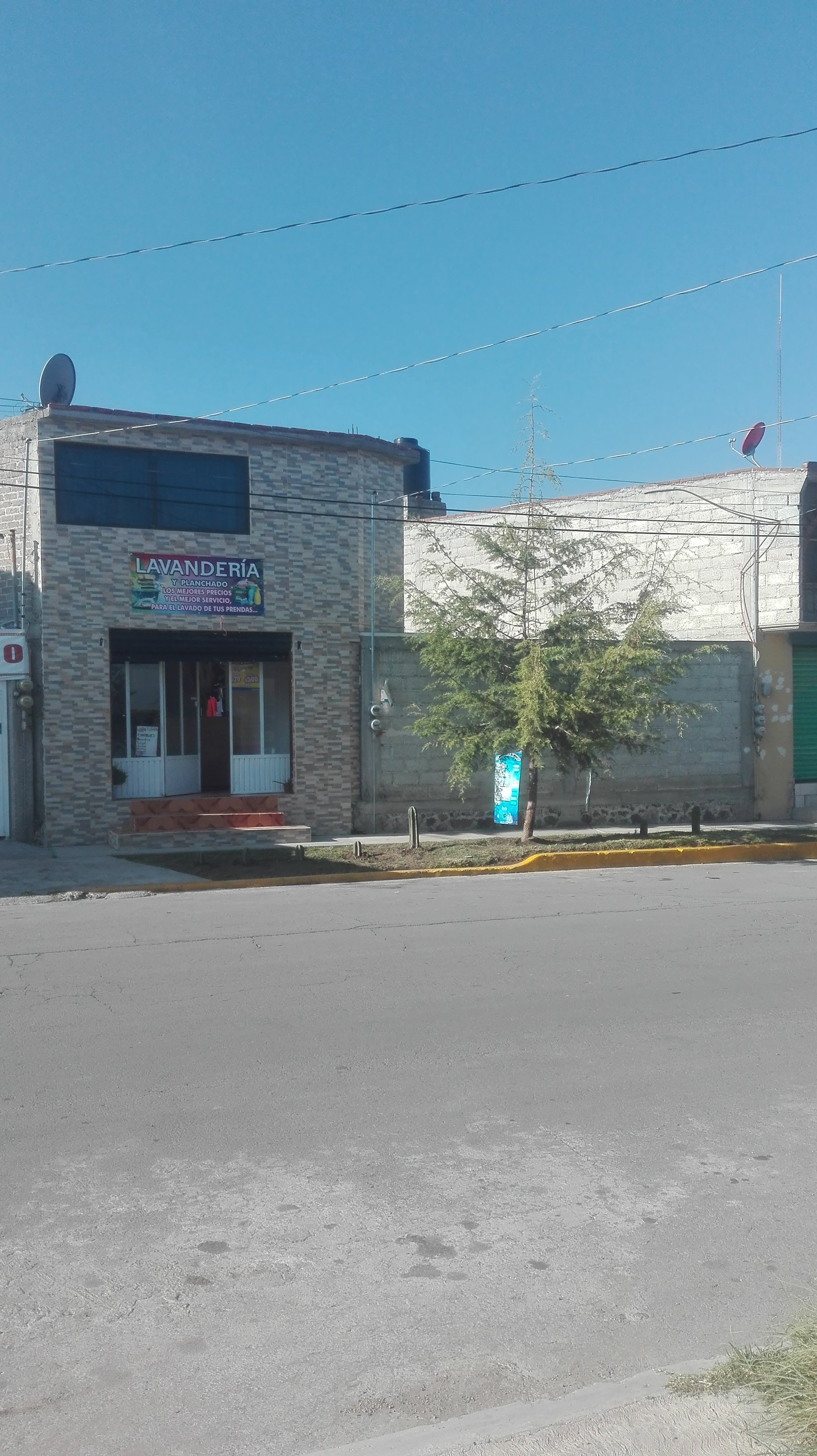 Cuahutemoc 11, Pozole, Cochinita Pibil, Hamburguesas, Jotdogs, Malteadas, Etc. image 2