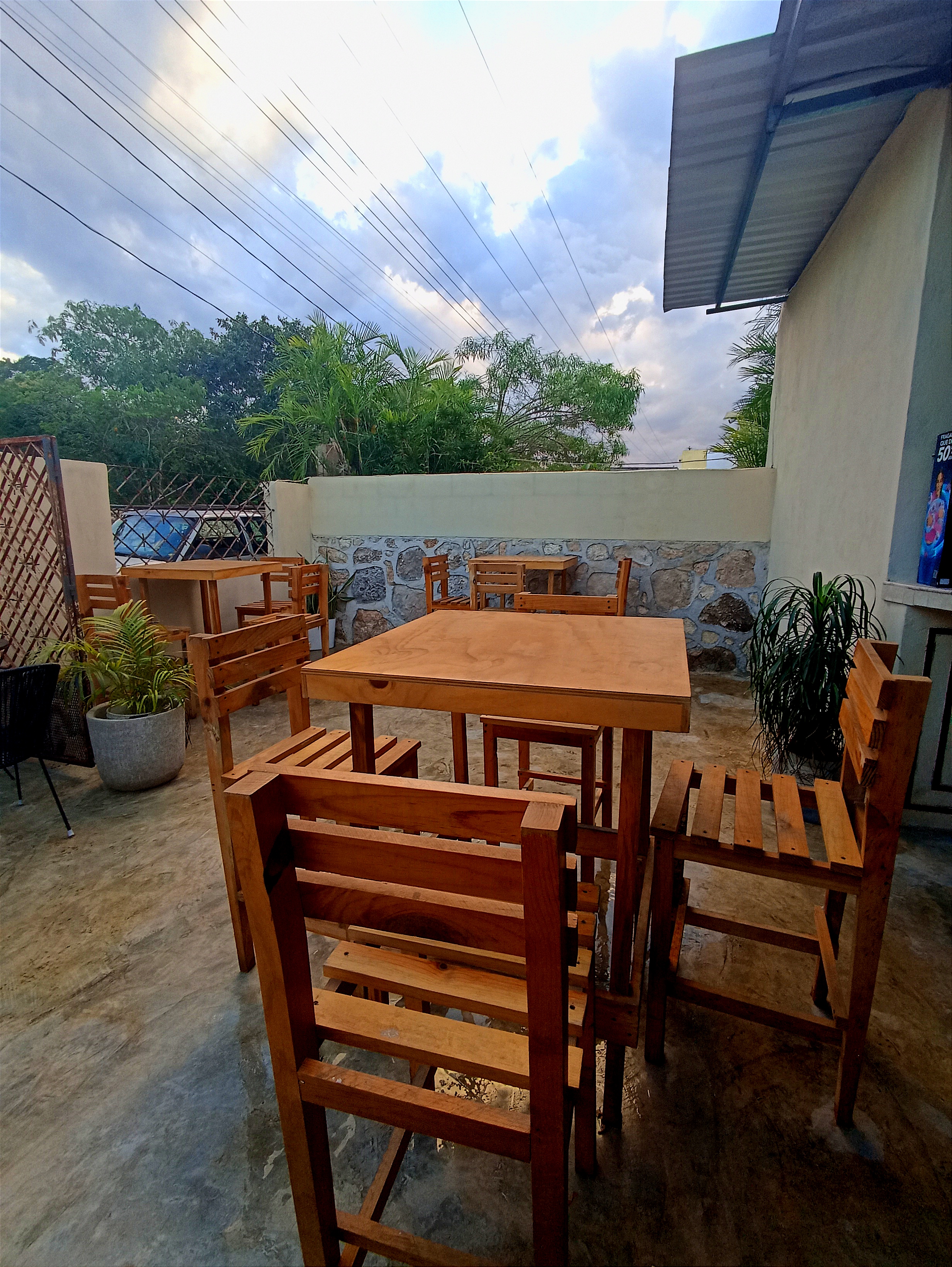 La Frappe Wings & Snacks image 1