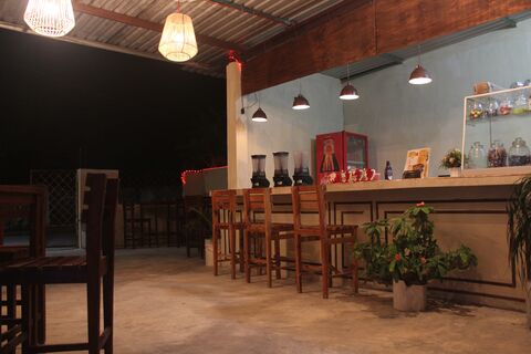 La Frappe Wings & Snacks image 4