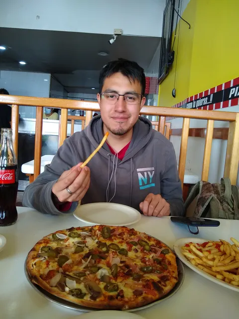 dado's Pizzas image 1