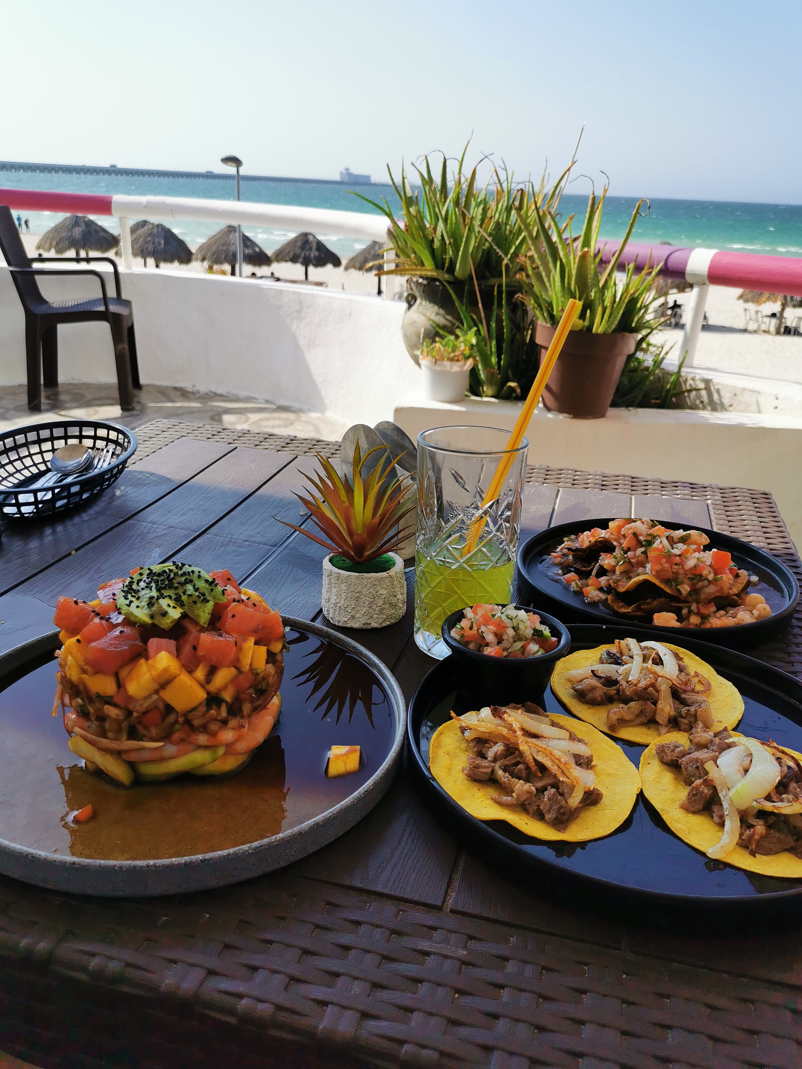 Algo Bueno Seafood & Good Vibes image 6