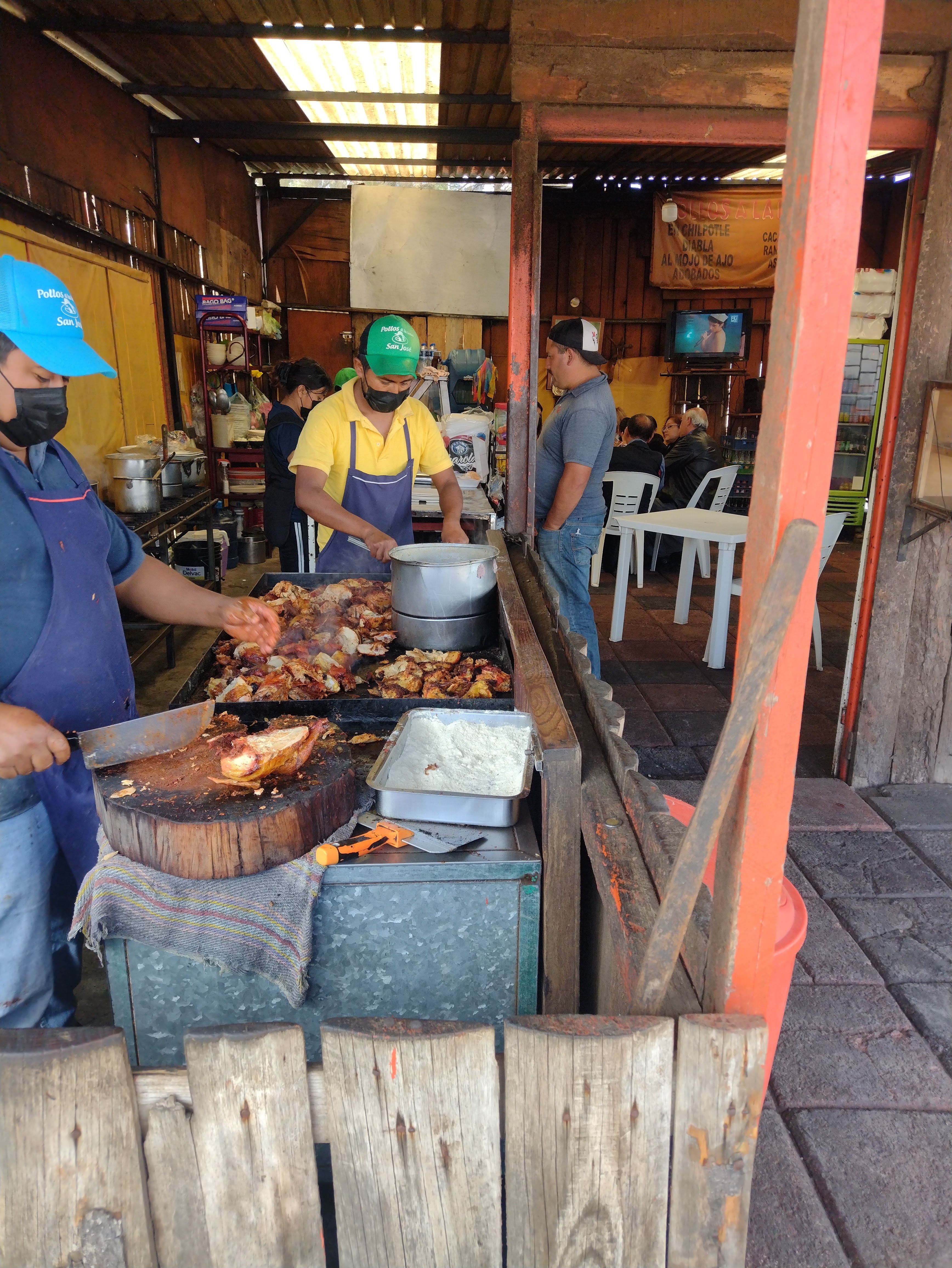 Pollos A La Leña image 5