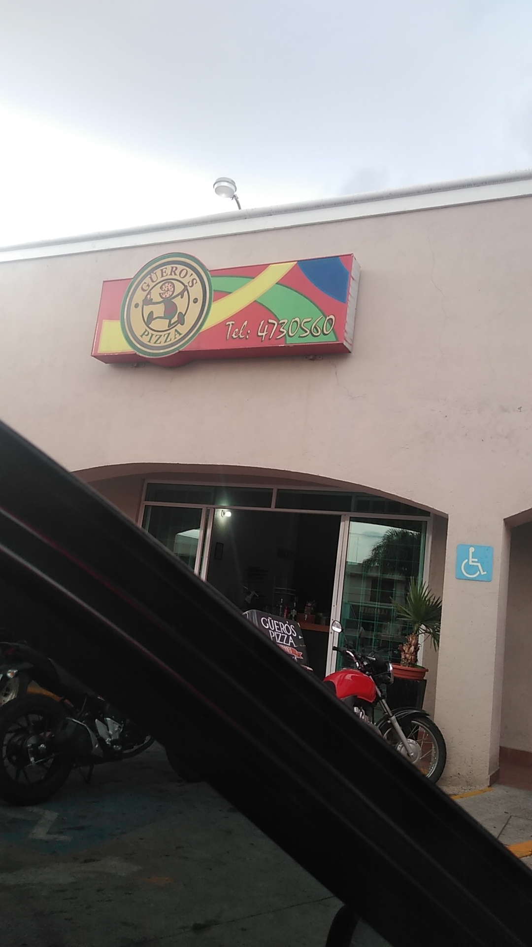 Güero’s Pizza Coroneo image 3