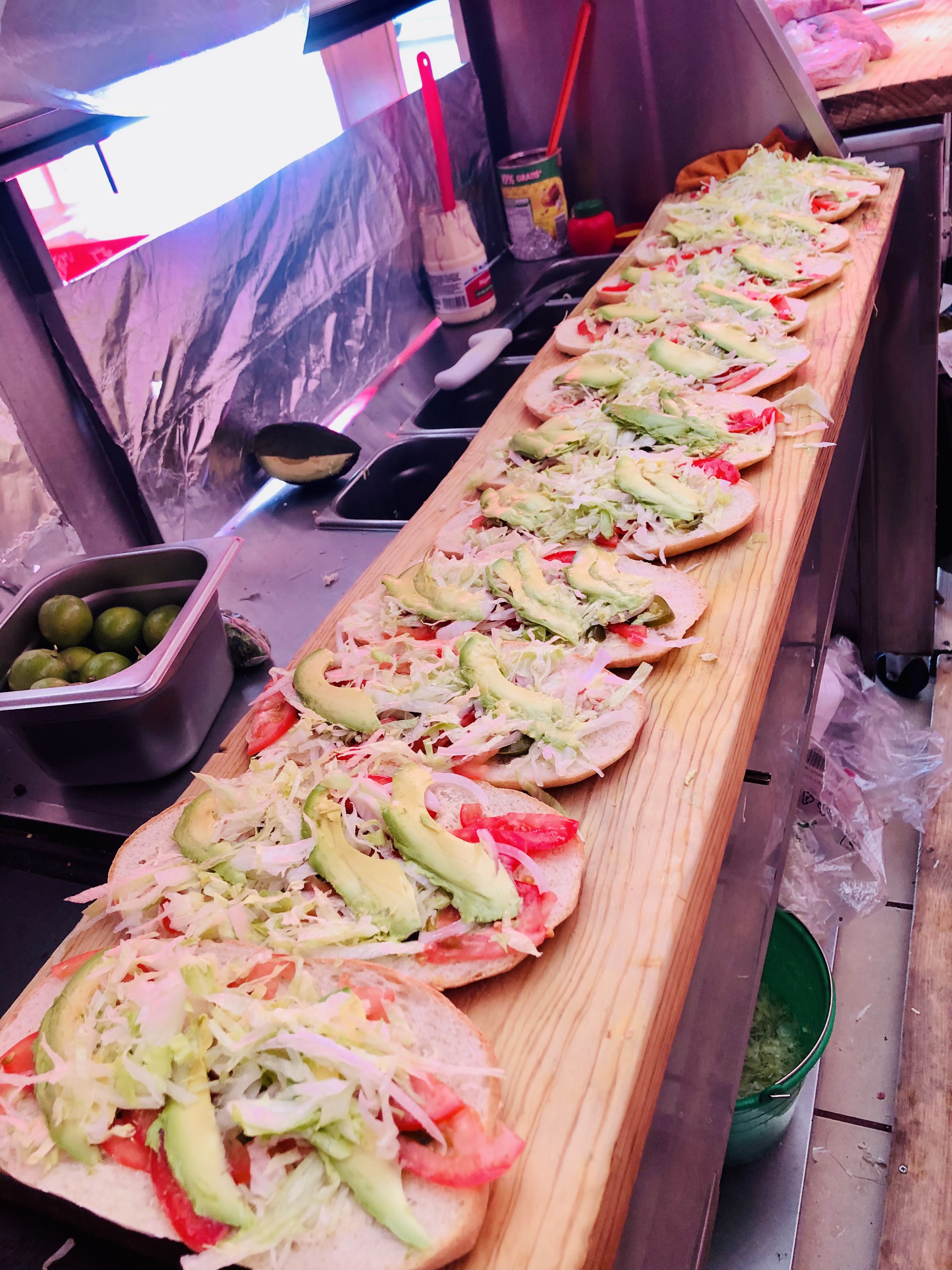 Lonchería Los Amigos. image 9