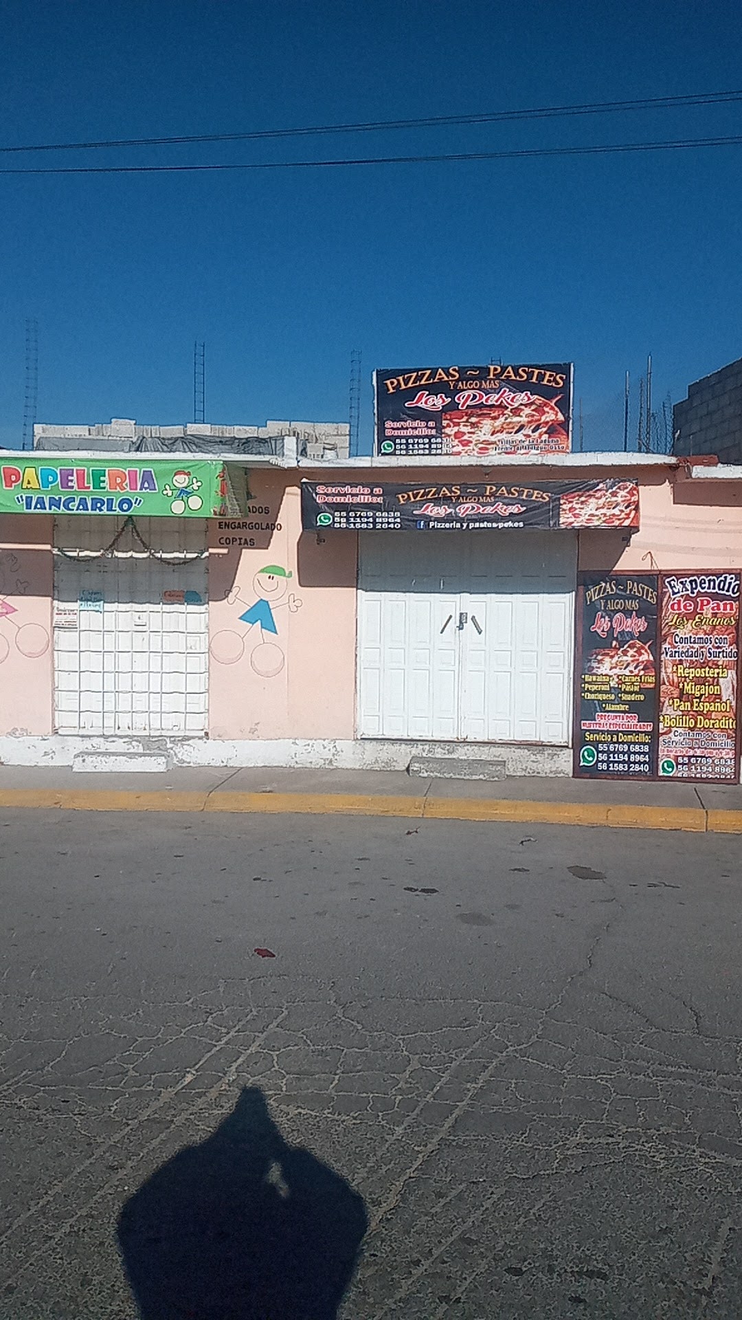 Pizzeria y Pastes Pekes image 1