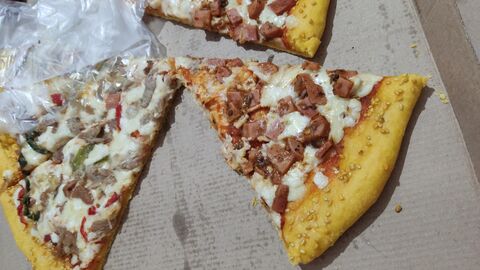 Pizzeria y Pastes Pekes image 5
