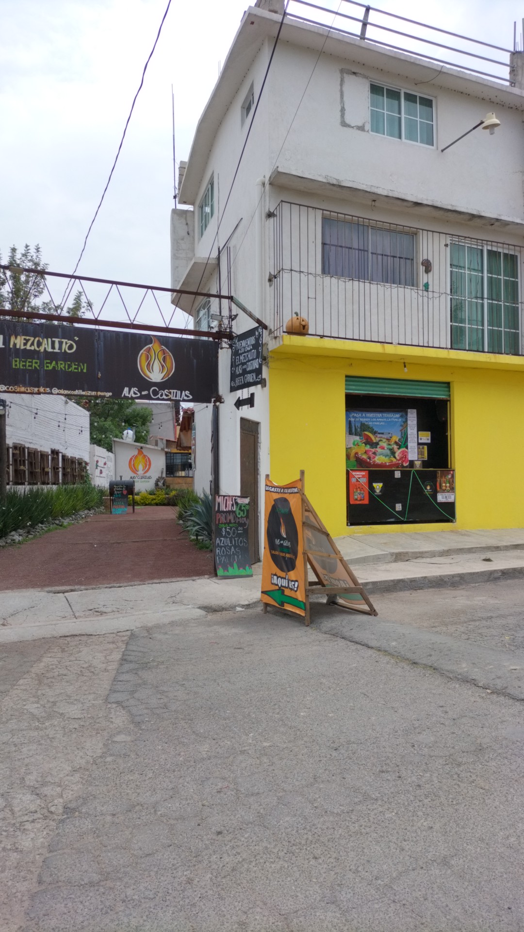 Mezcalito beer garden image 3