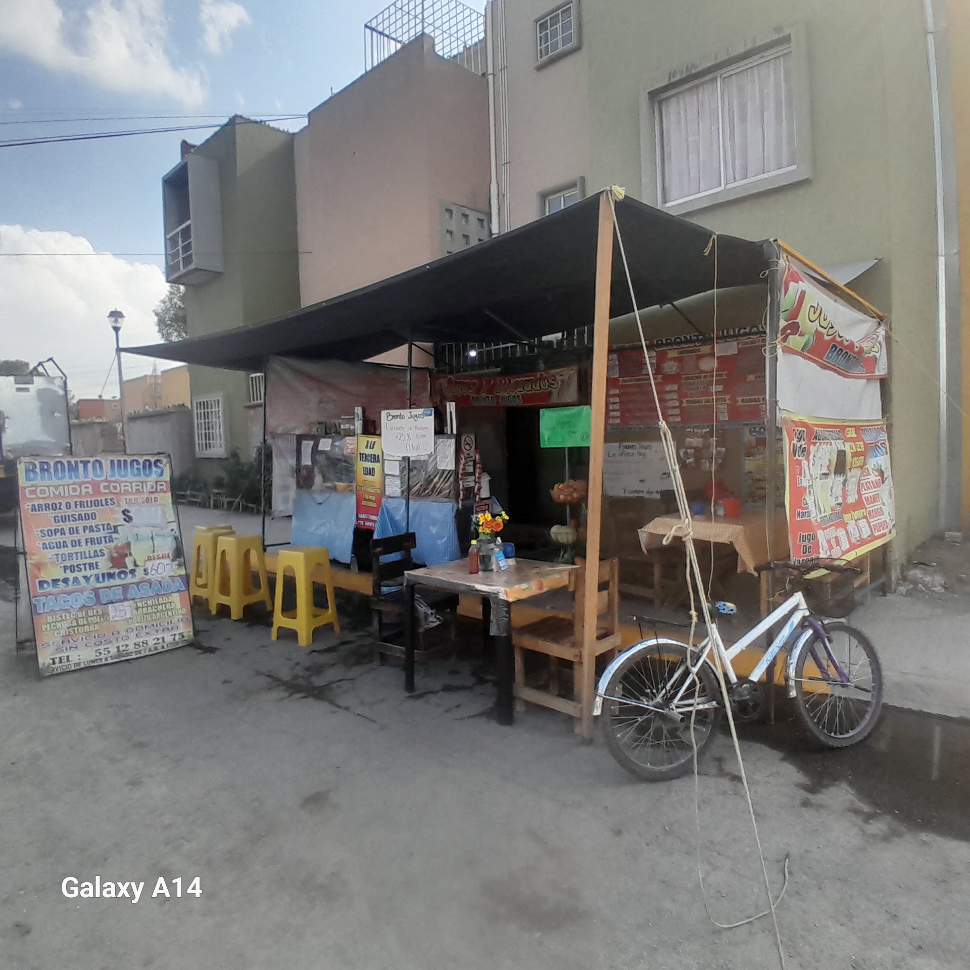 Bronto Jugos image 9