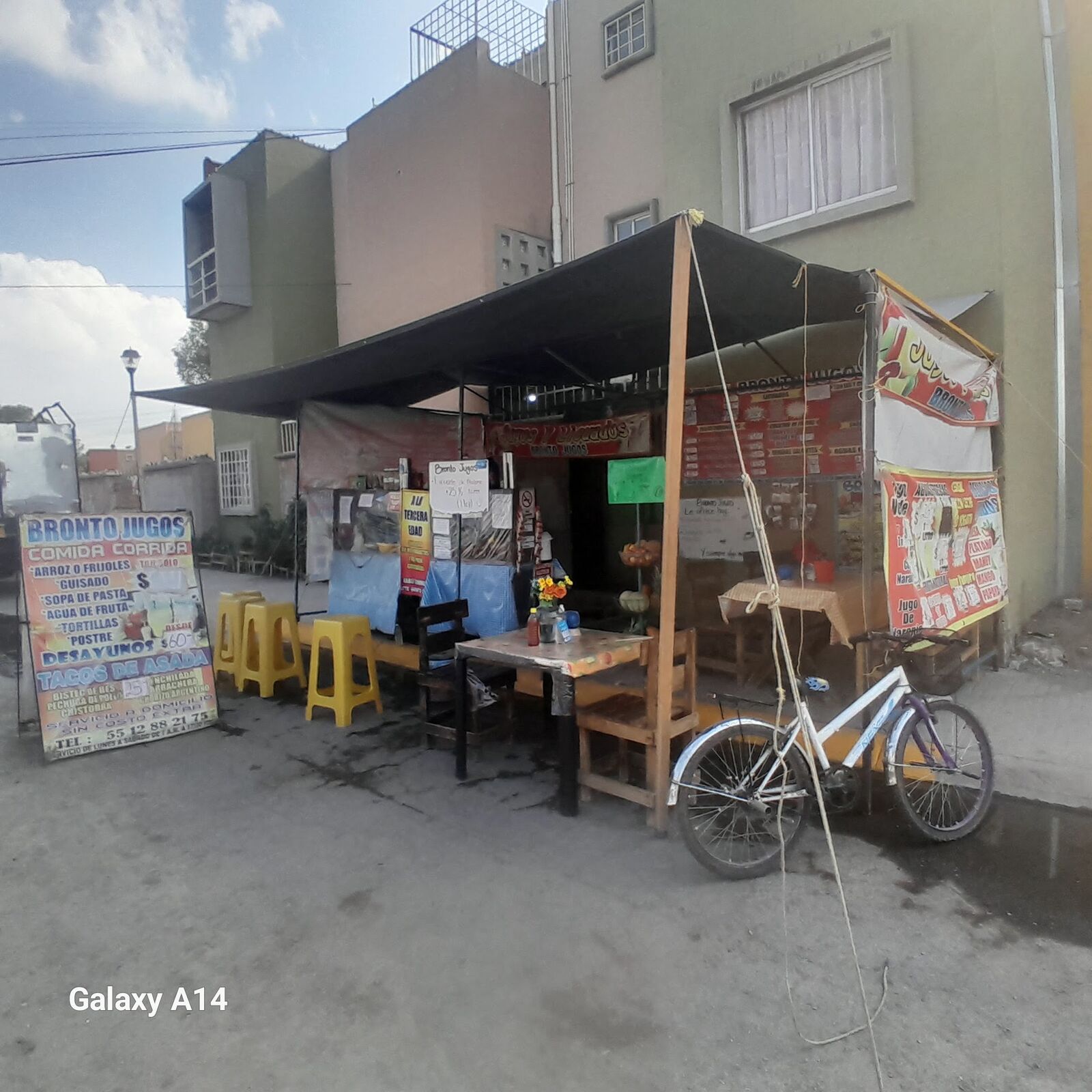 Bronto Jugos image 9