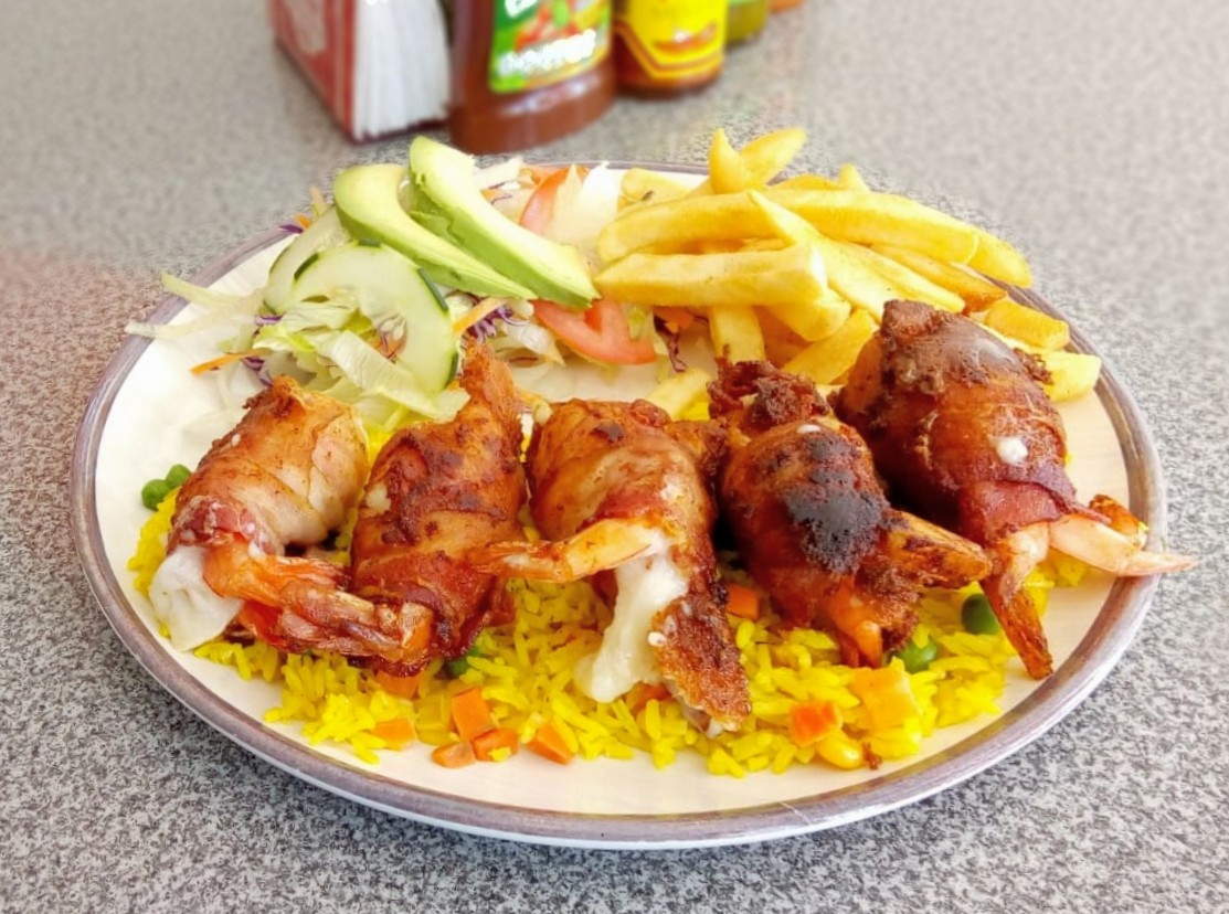 Coctelería El Puerto image 7