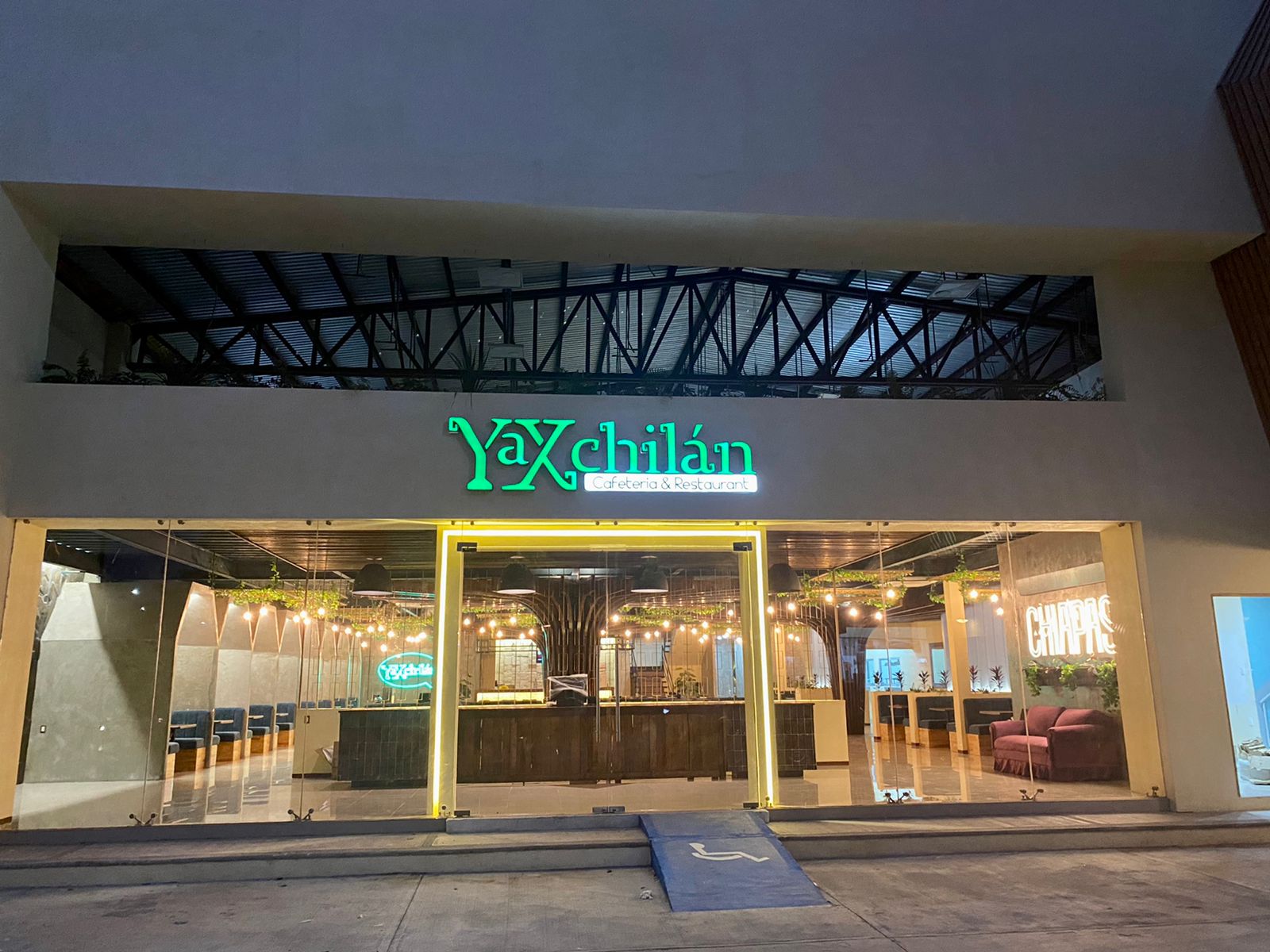 Yaxchilán Restaurante y Cafeteria image 1