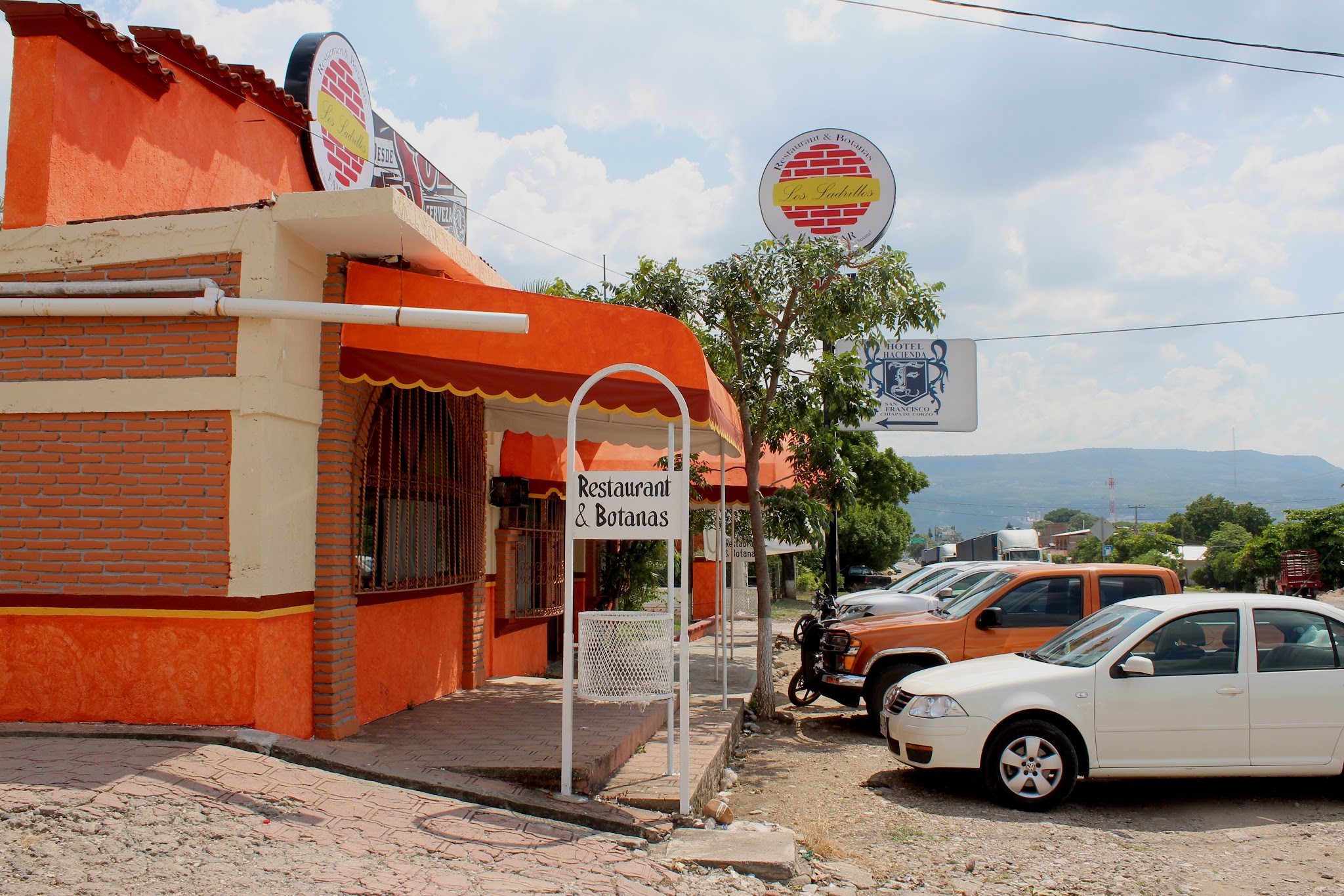 Los Ladrillos [Restaurante & Botanas] image 3