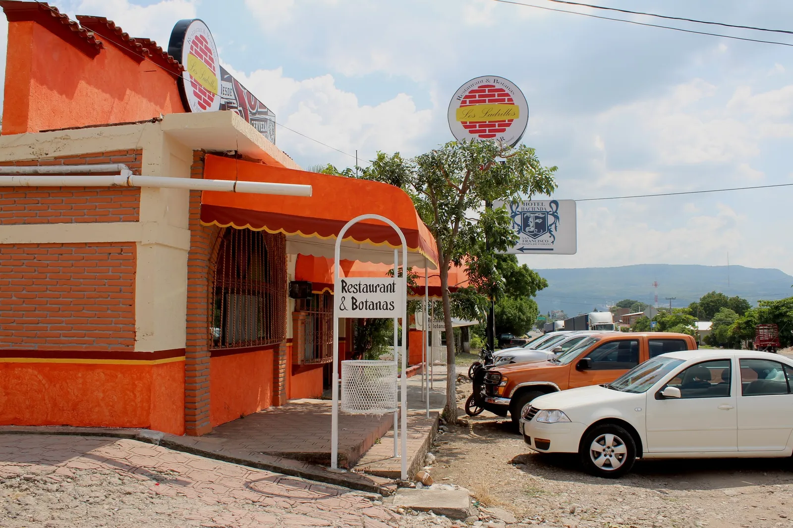 Los Ladrillos [Restaurante & Botanas] image 3