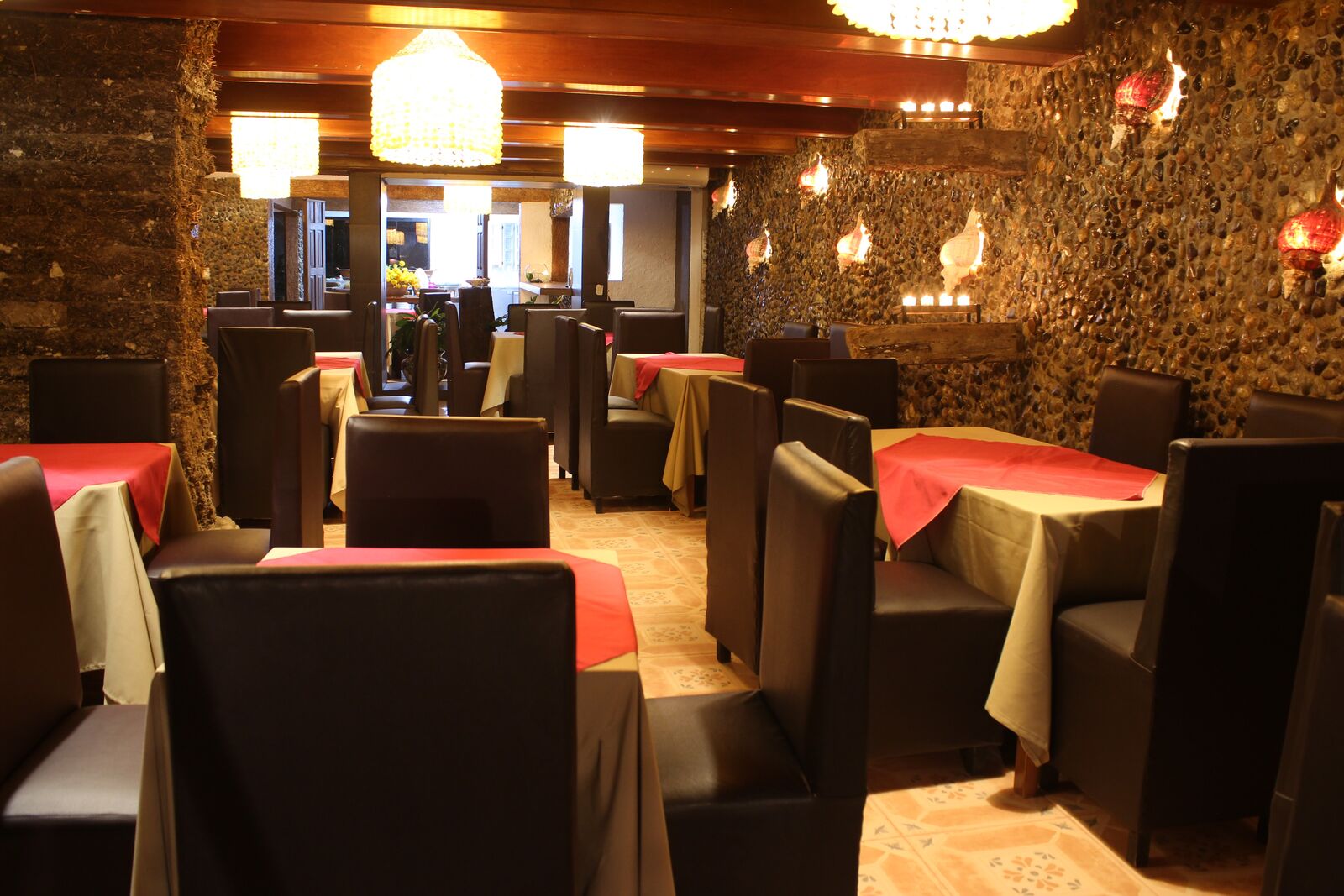 Los Caracoles Restaurante & Grill image 1