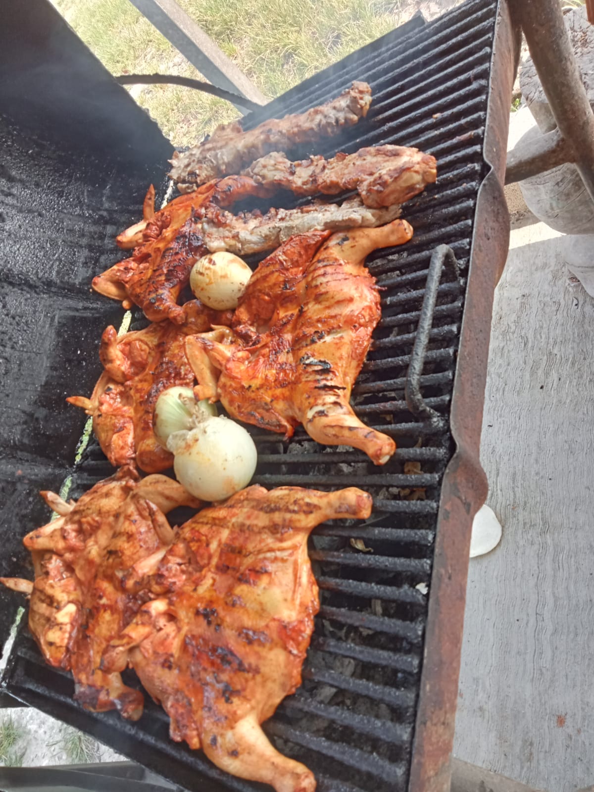 POLLOS Y COSTILLAS ASADOS AMANDA image 1