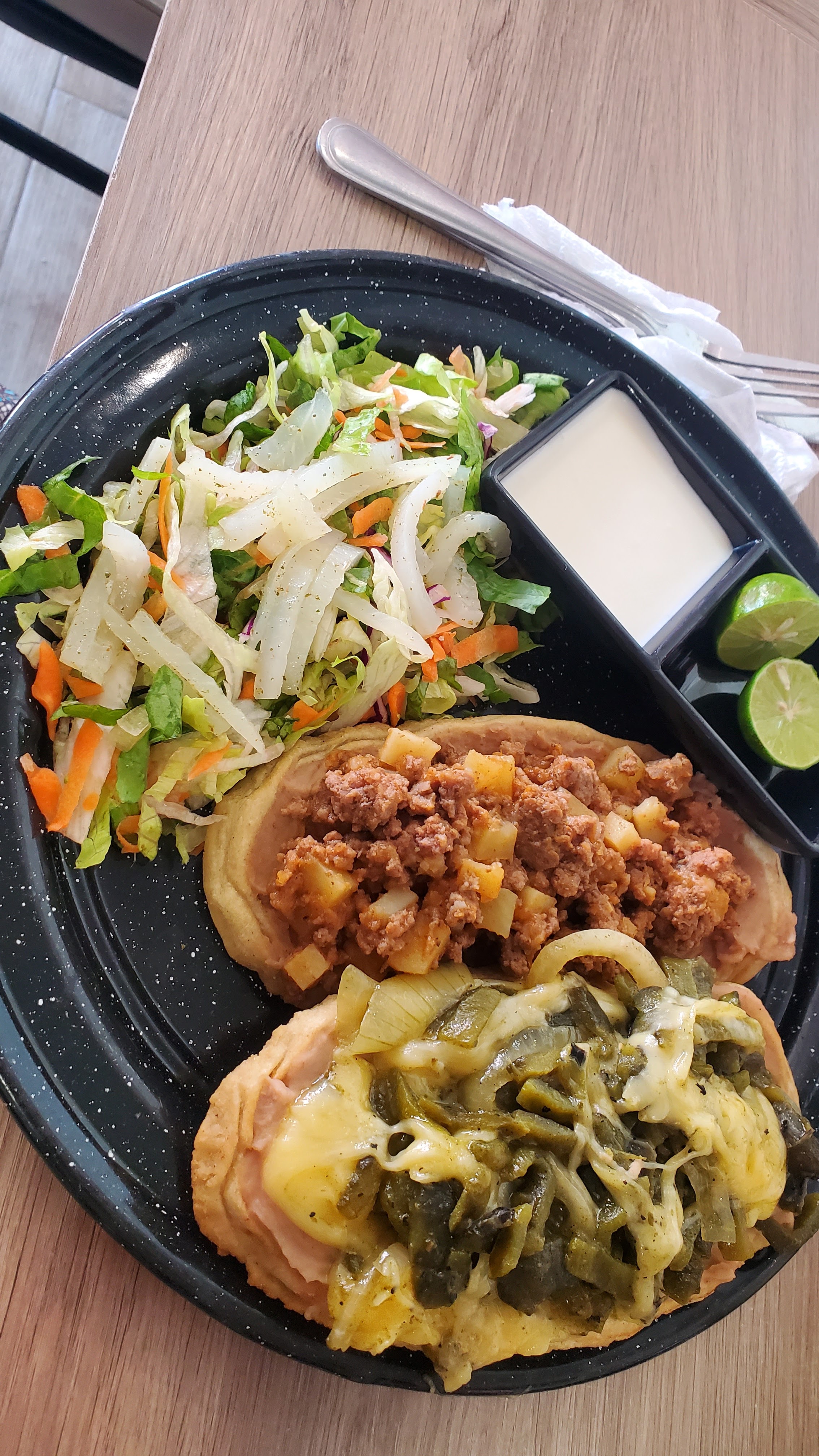 Los Amores Restaurant image 3