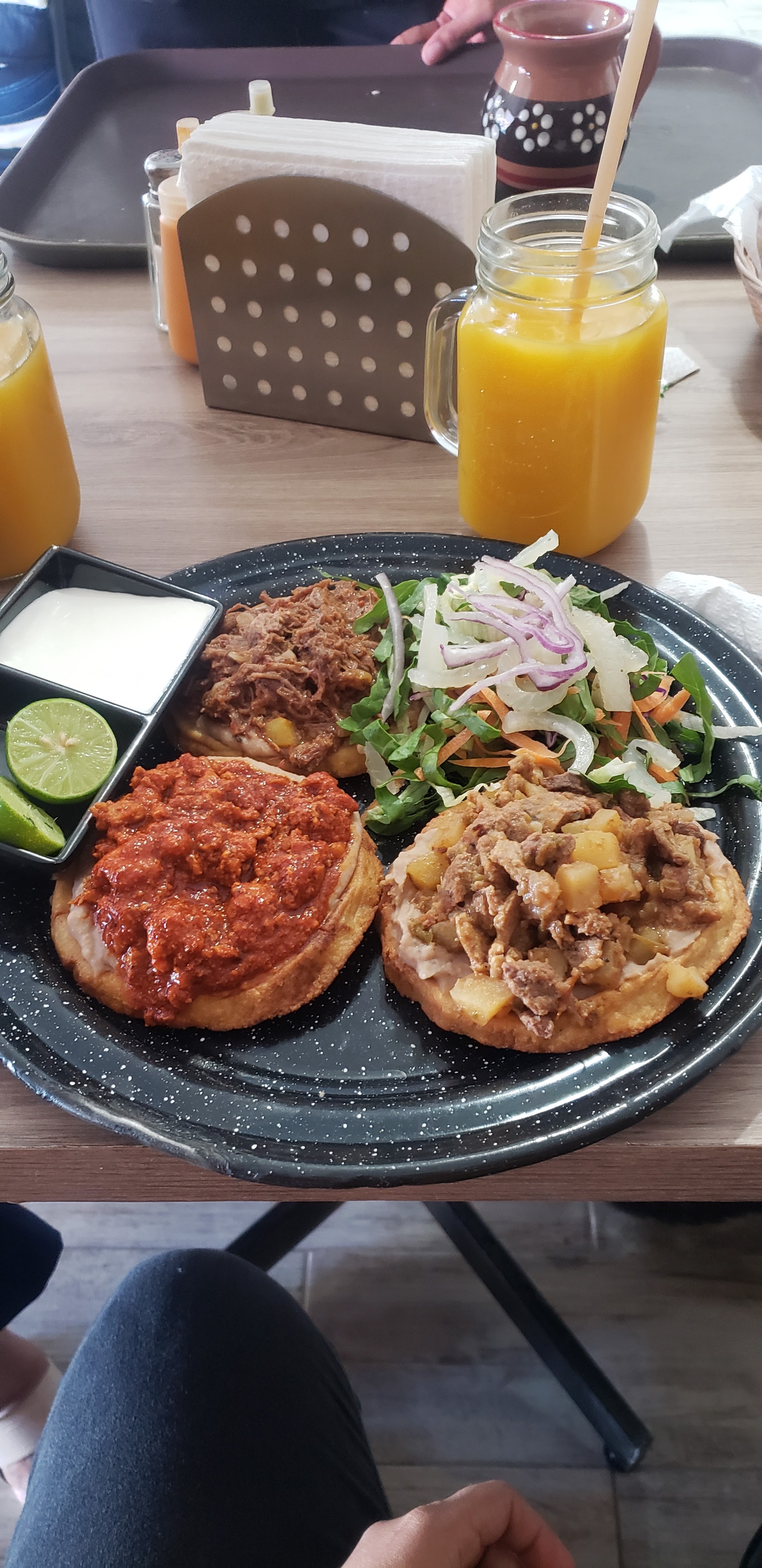 Los Amores Restaurant image 5