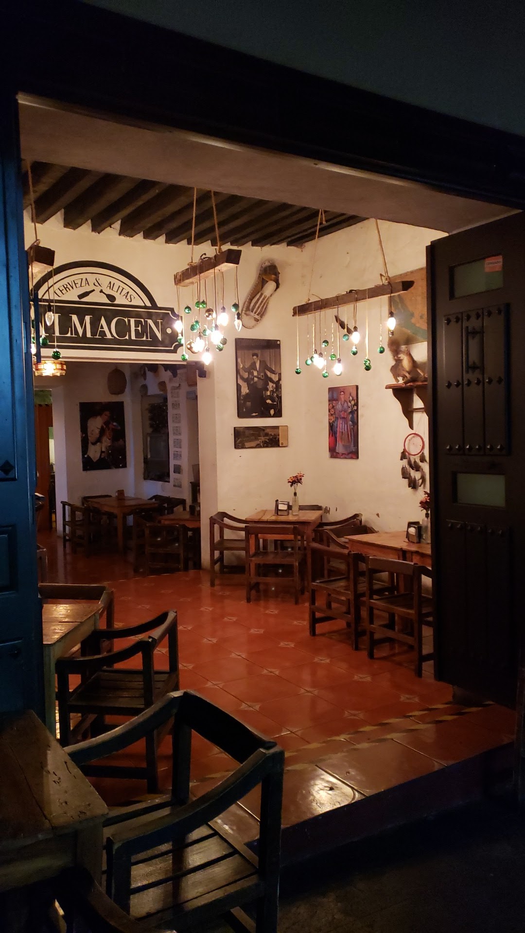 El Almacén Cervezas Y Alitas image 2