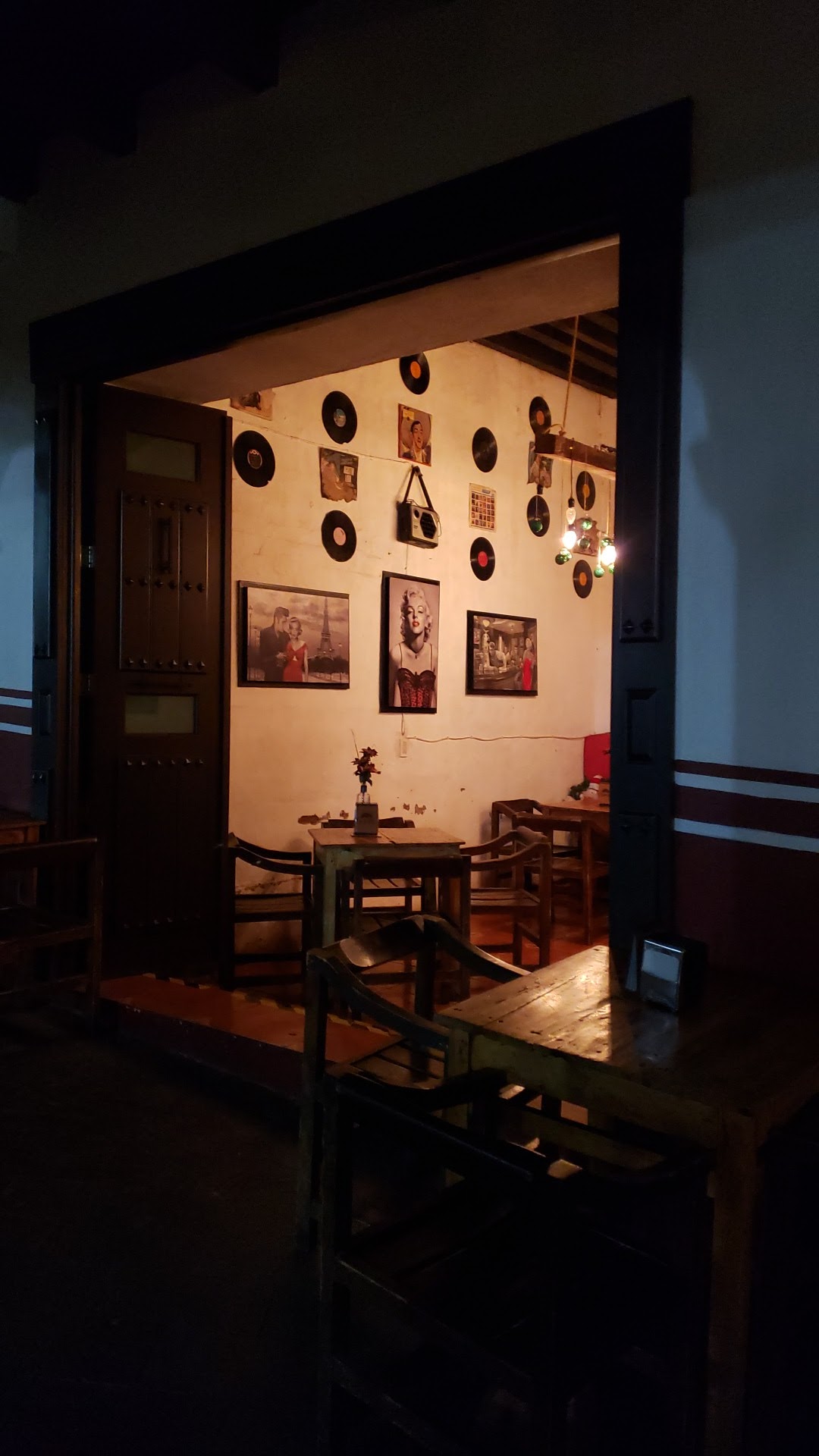 El Almacén Cervezas Y Alitas image 3