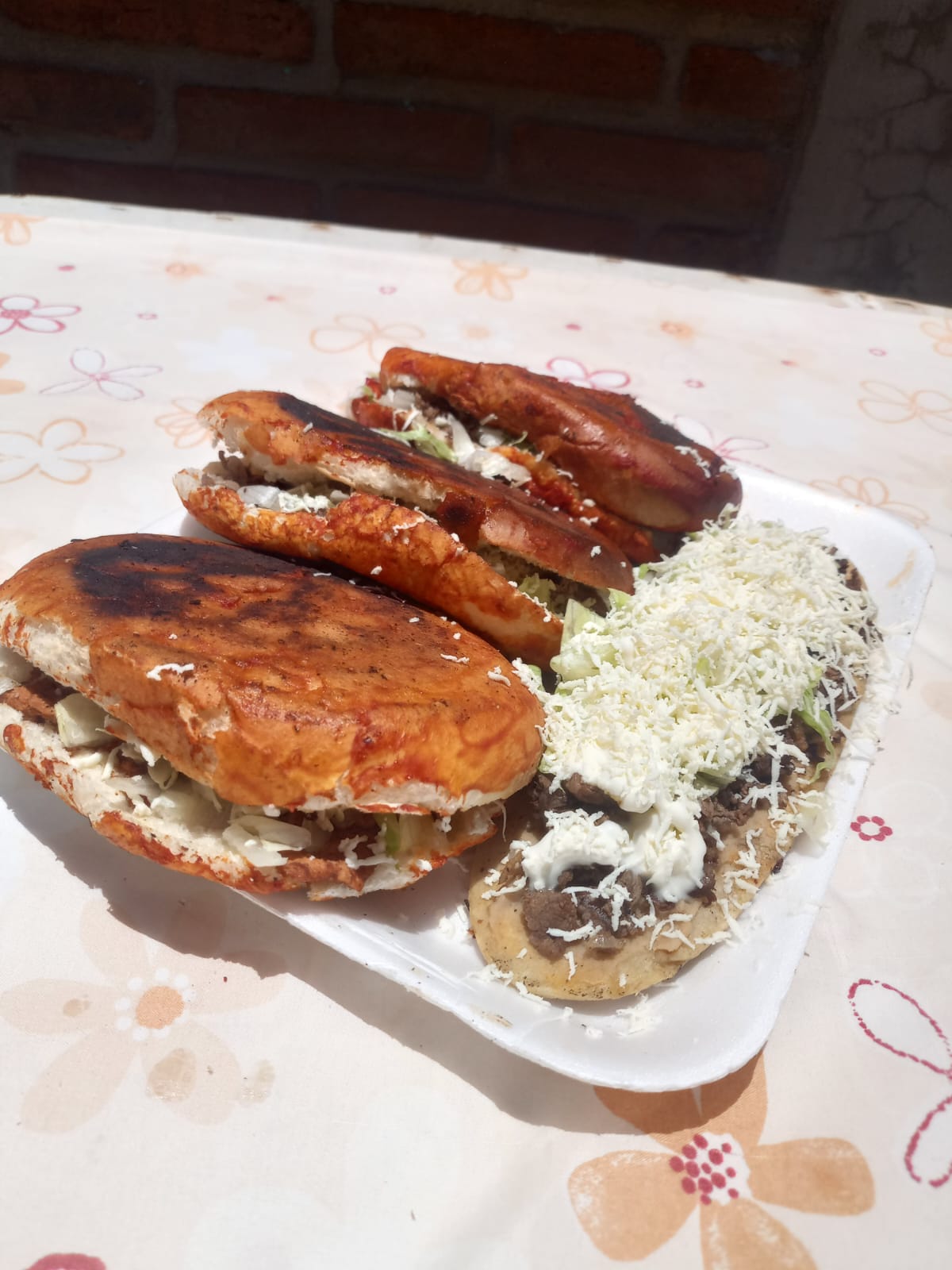 LOS HUARACHES DE TOÑO image 5