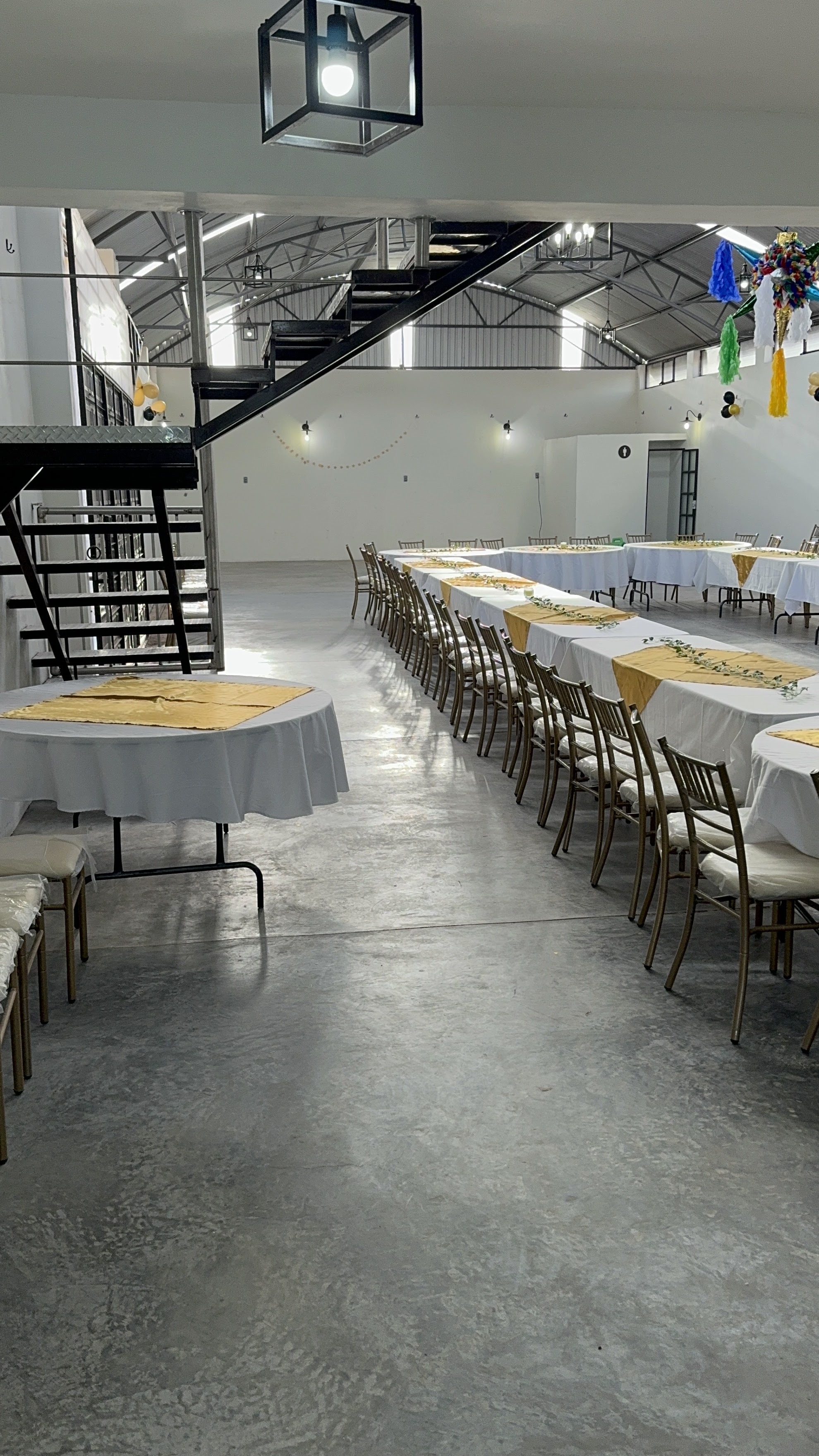 CasaLuna Salon image 2