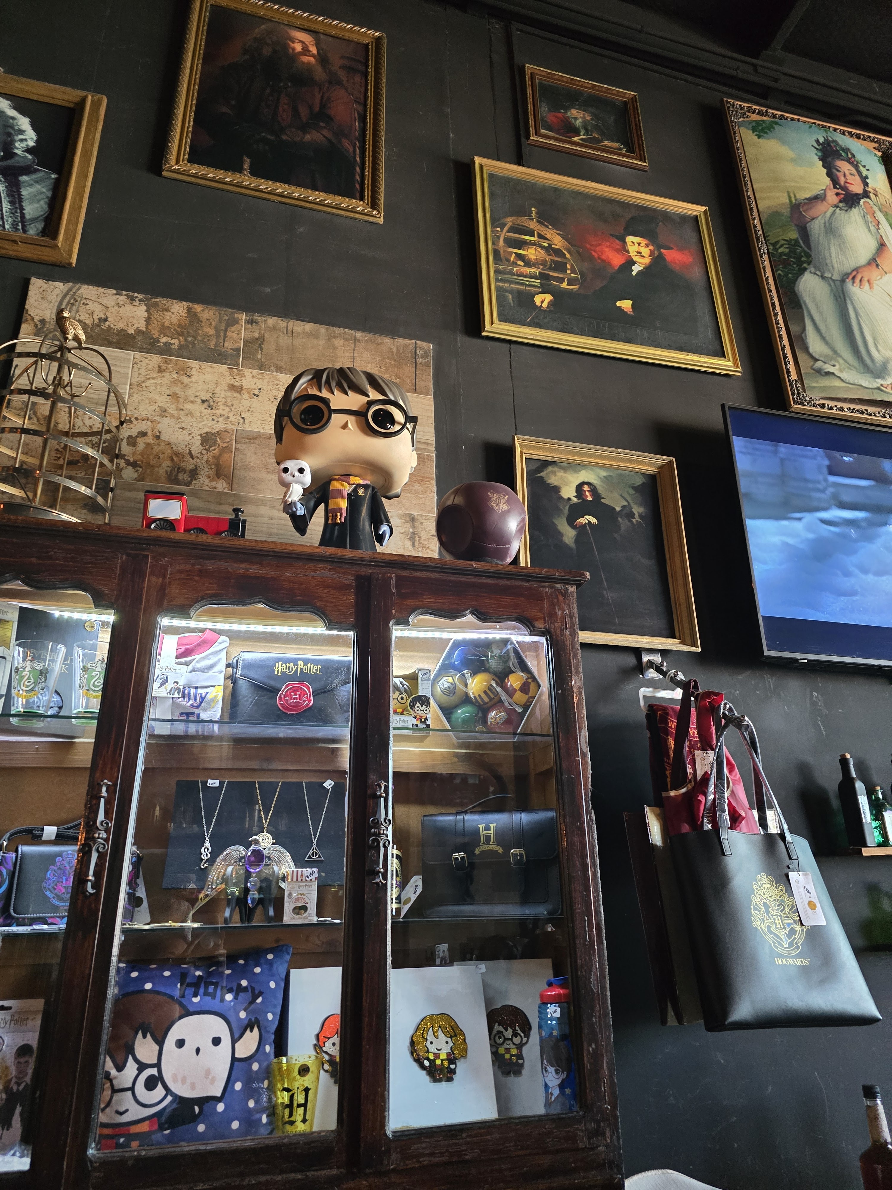 Las Escobas (Restaurante temático de Harry Potter) image 3